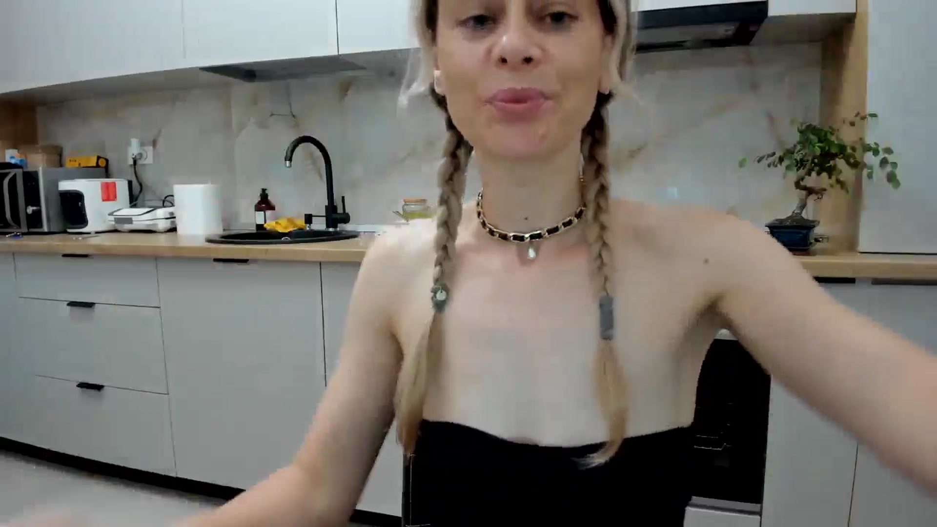 Gallery image thumbnail from DebbyPaige's myfreecams stream on, 06/22/2024, 19:57 image 18 of 20