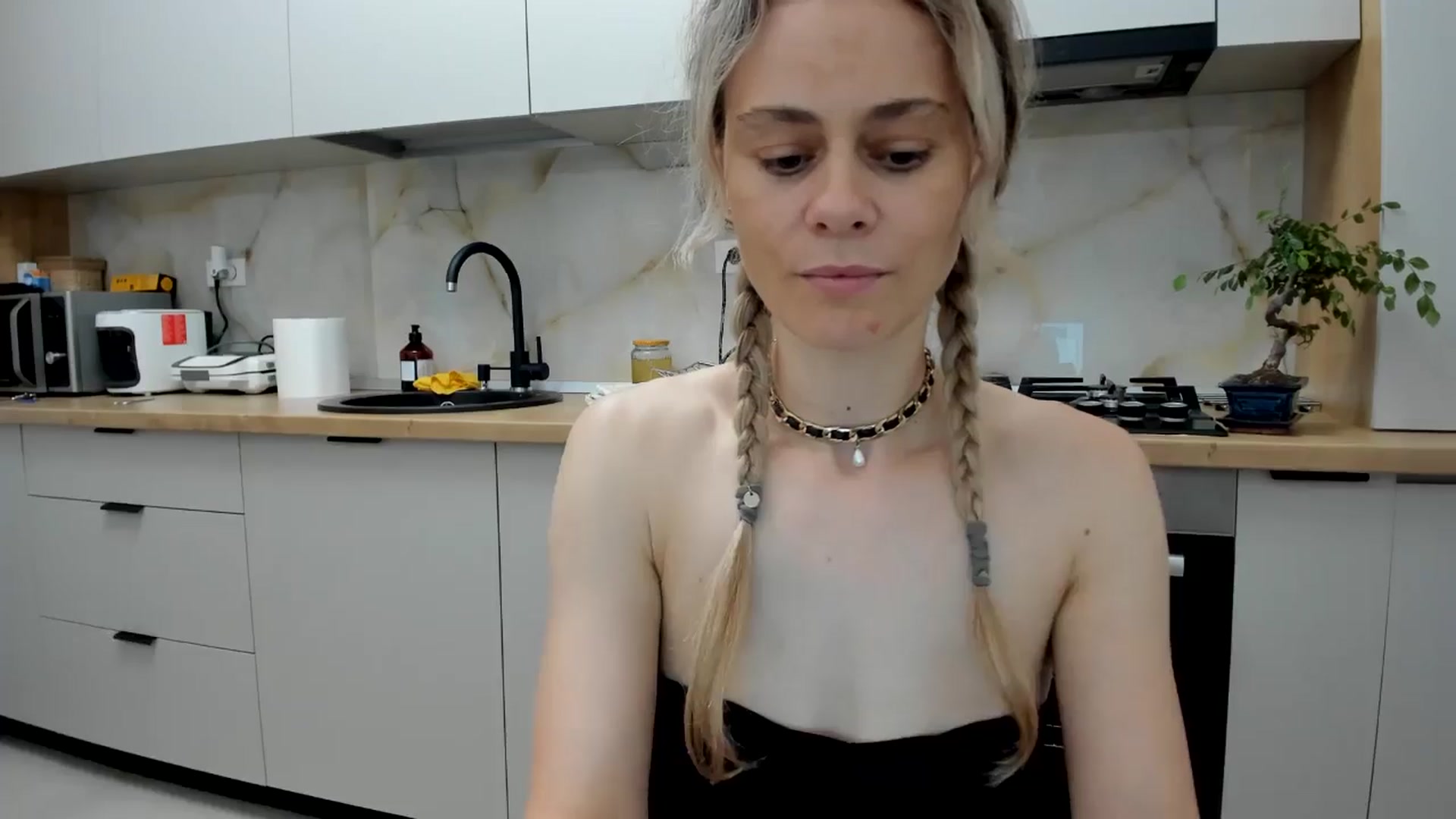 Gallery image thumbnail from DebbyPaige's myfreecams stream on, 06/22/2024, 20:34 image 16 of 20