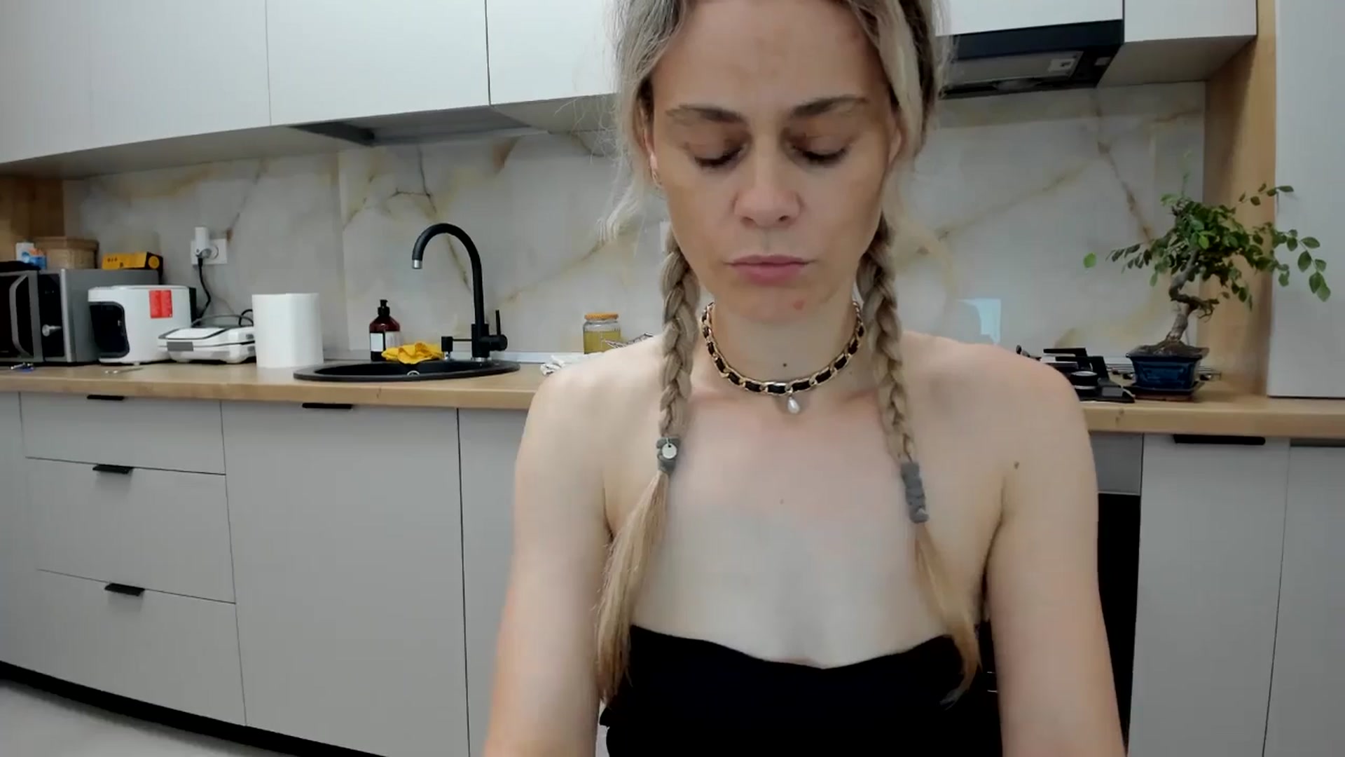 Gallery image thumbnail from DebbyPaige's myfreecams stream on, 06/22/2024, 20:34 image 13 of 20