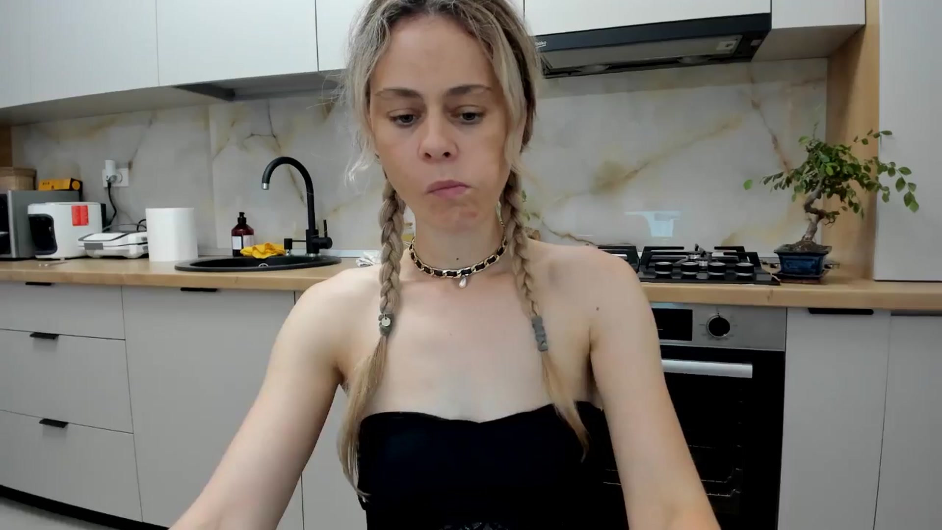 Gallery image thumbnail from DebbyPaige's myfreecams stream on, 06/22/2024, 20:34 image 7 of 20