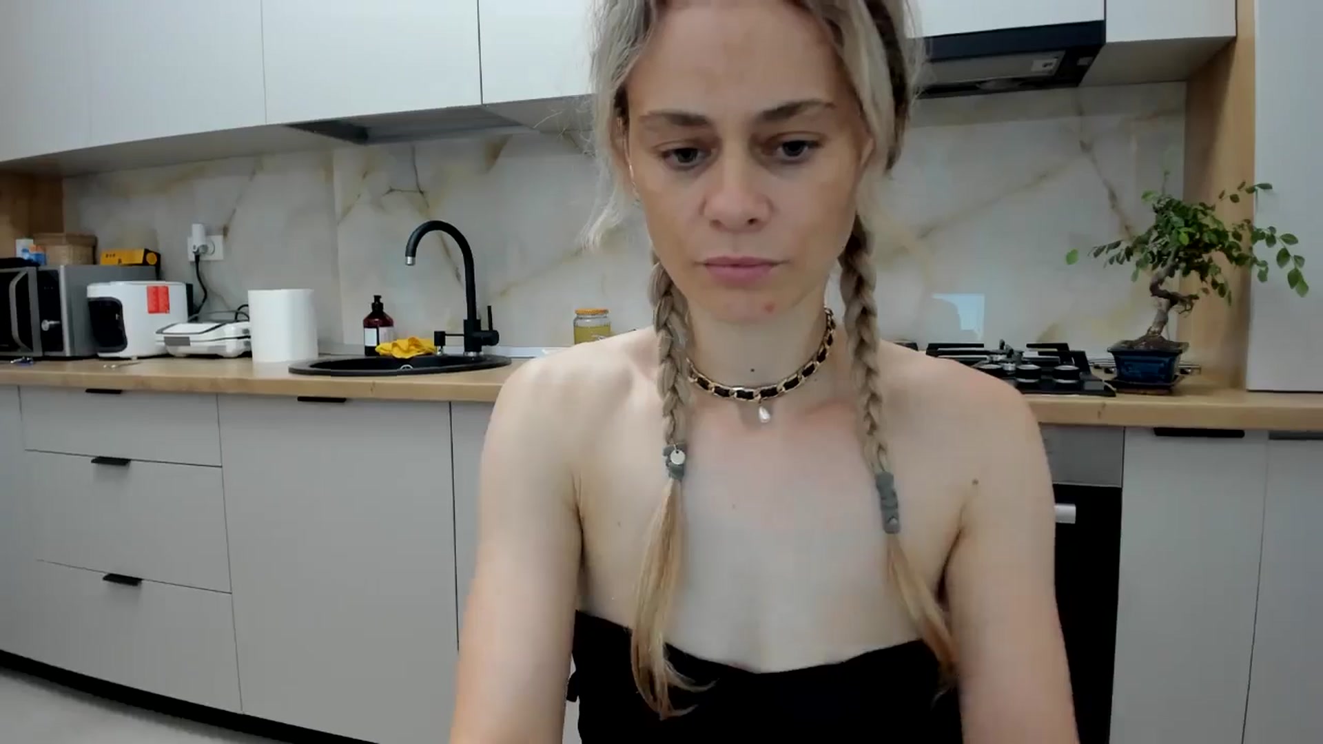 Gallery image thumbnail from DebbyPaige's myfreecams stream on, 06/22/2024, 20:34 image 15 of 20