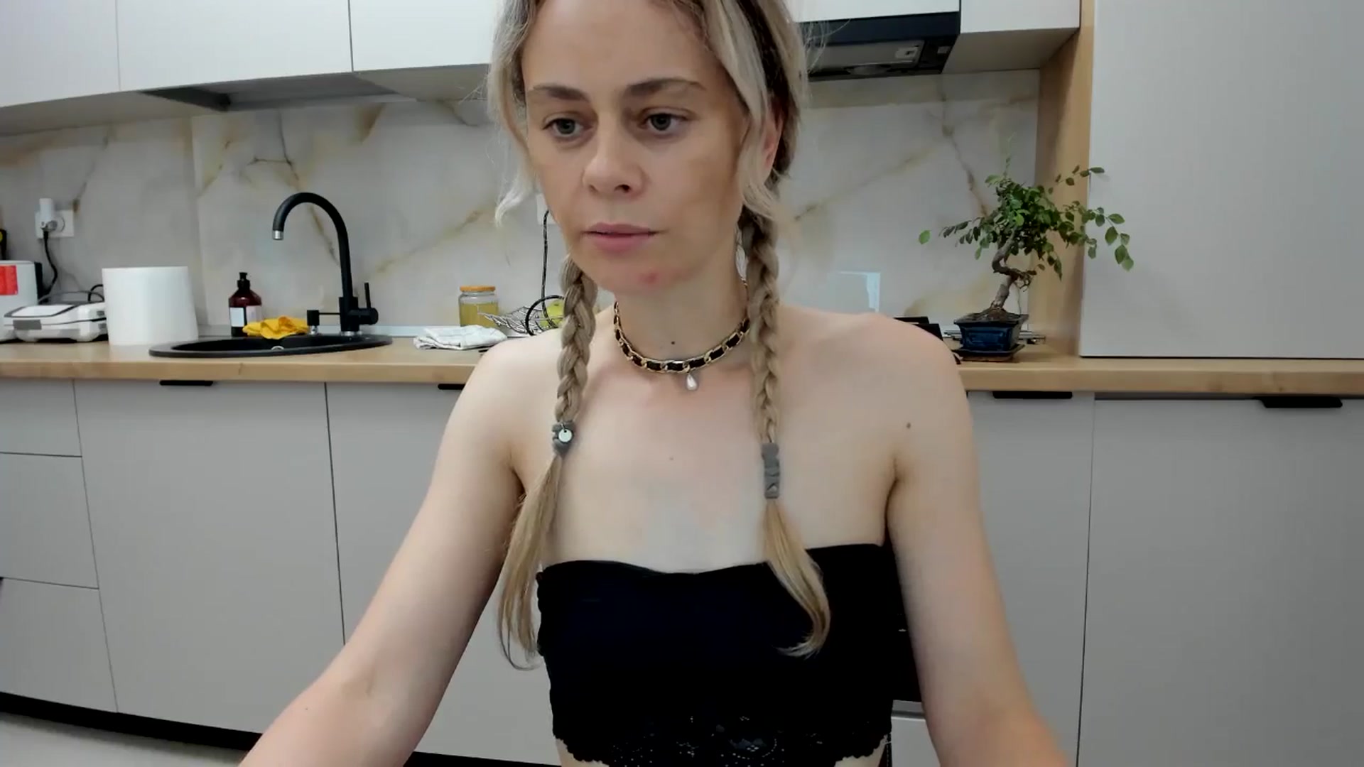Gallery image thumbnail from DebbyPaige's myfreecams stream on, 06/22/2024, 21:25 image 11 of 20