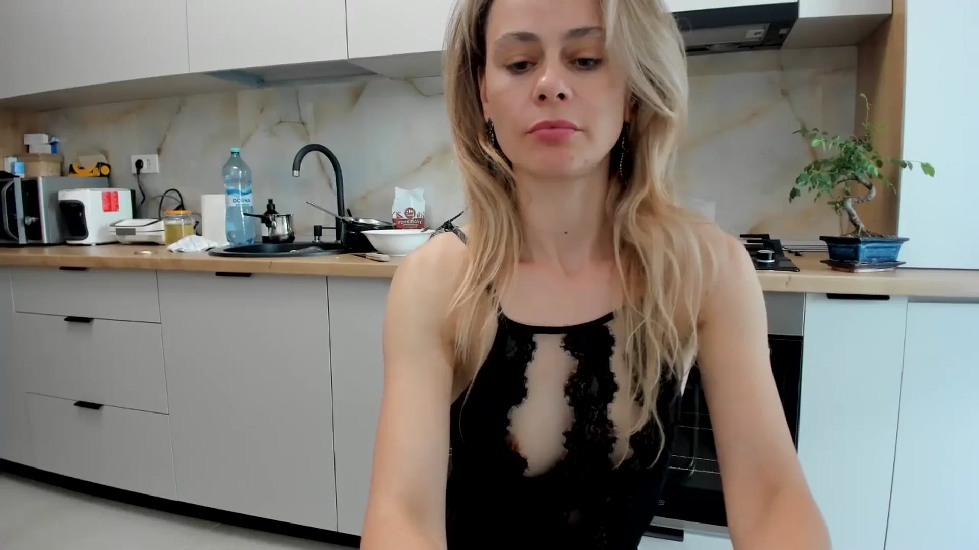 Gallery image thumbnail from DebbyPaige's myfreecams stream on, 06/24/2024, 13:17 image 16 of 20