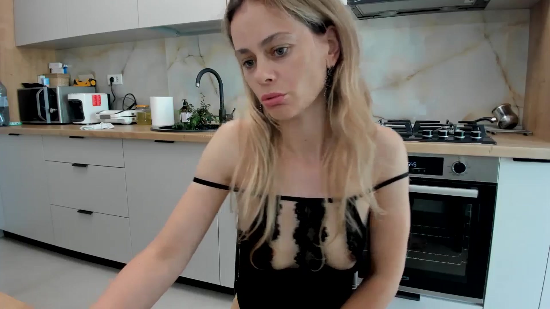 Gallery image thumbnail from DebbyPaige's myfreecams stream on, 06/24/2024, 13:59 image 15 of 20