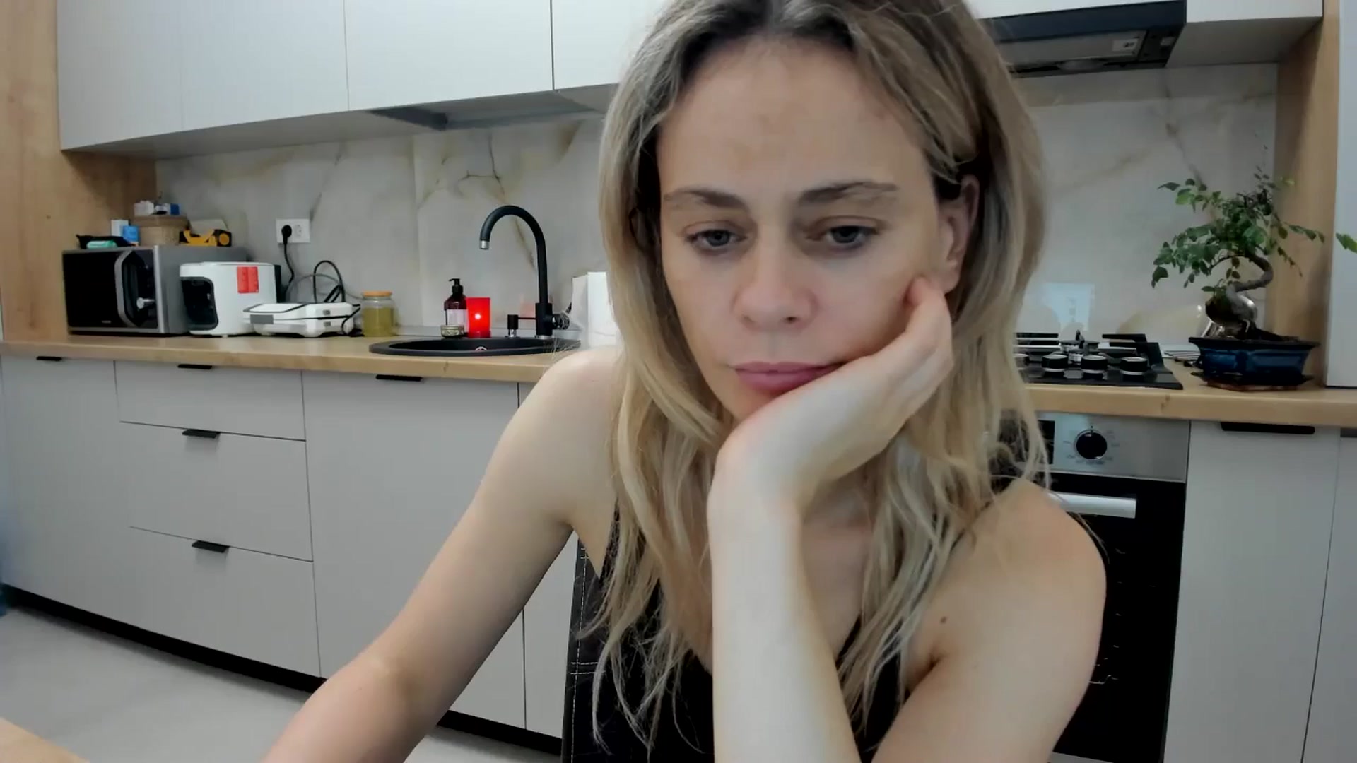 Gallery image thumbnail from DebbyPaige's myfreecams stream on, 06/24/2024, 18:50 image 16 of 20