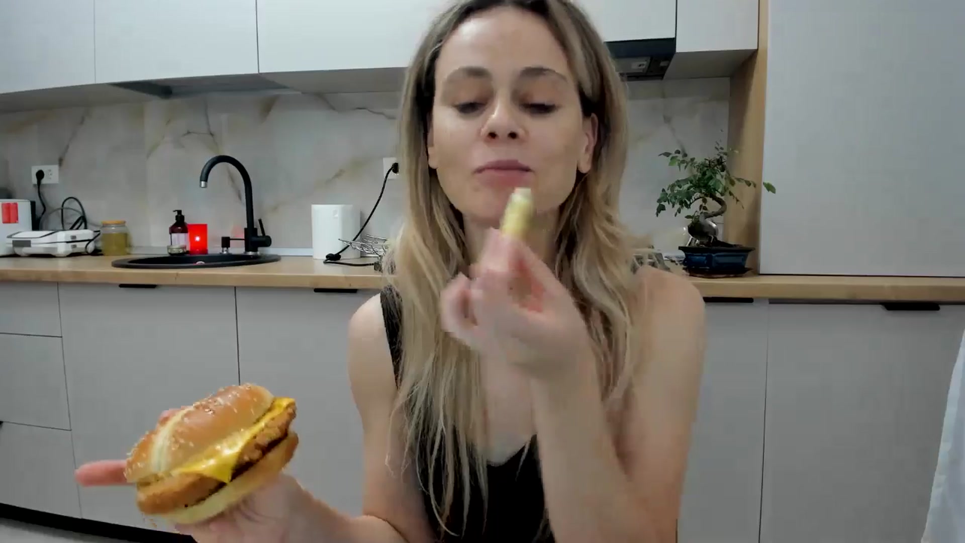 Gallery image thumbnail from DebbyPaige's myfreecams stream on, 06/24/2024, 19:52 image 11 of 20
