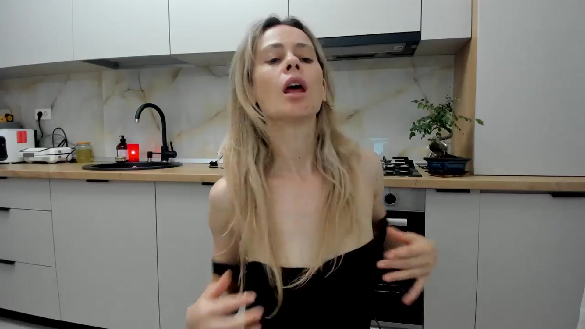 Gallery image thumbnail from DebbyPaige's myfreecams stream on, 06/24/2024, 19:52 image 20 of 20
