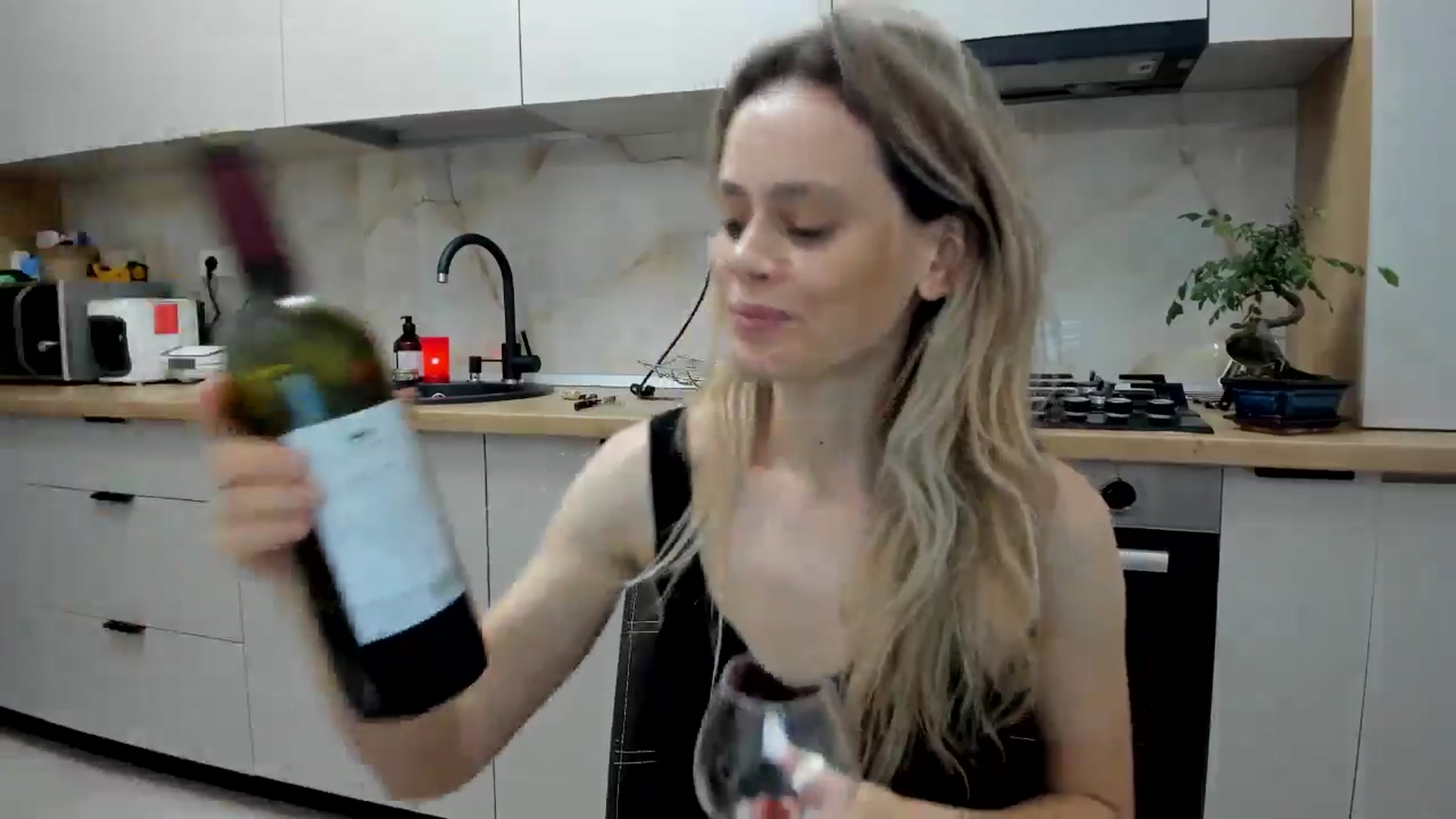 Gallery image thumbnail from DebbyPaige's myfreecams stream on, 06/24/2024, 21:57 image 20 of 20