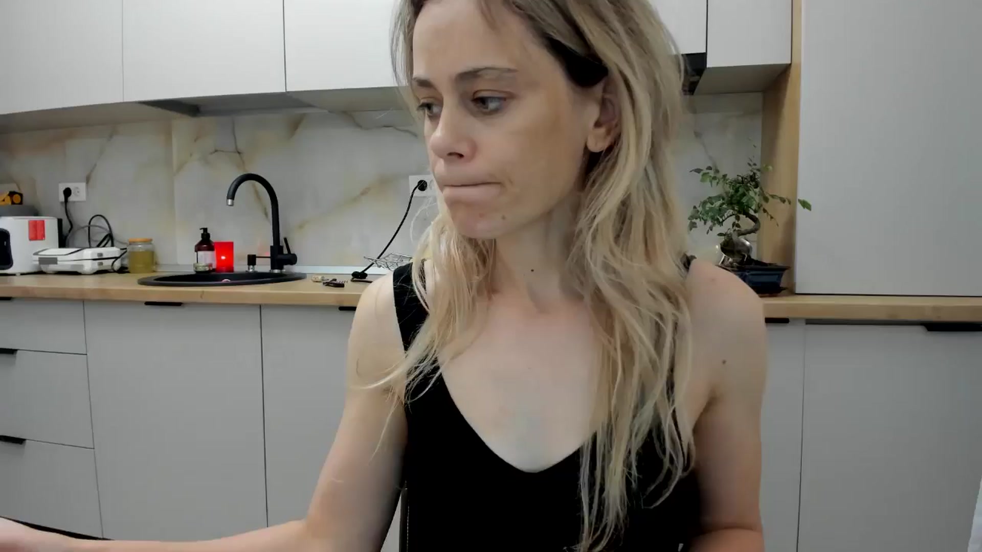 Gallery image thumbnail from DebbyPaige's myfreecams stream on, 06/24/2024, 21:57 image 1 of 20