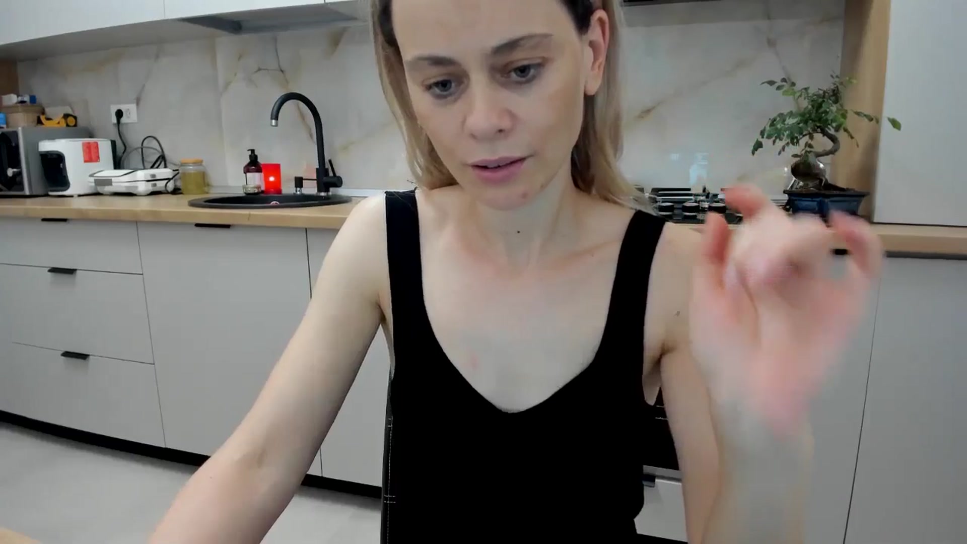 Gallery image thumbnail from DebbyPaige's myfreecams stream on, 06/24/2024, 21:57 image 17 of 20