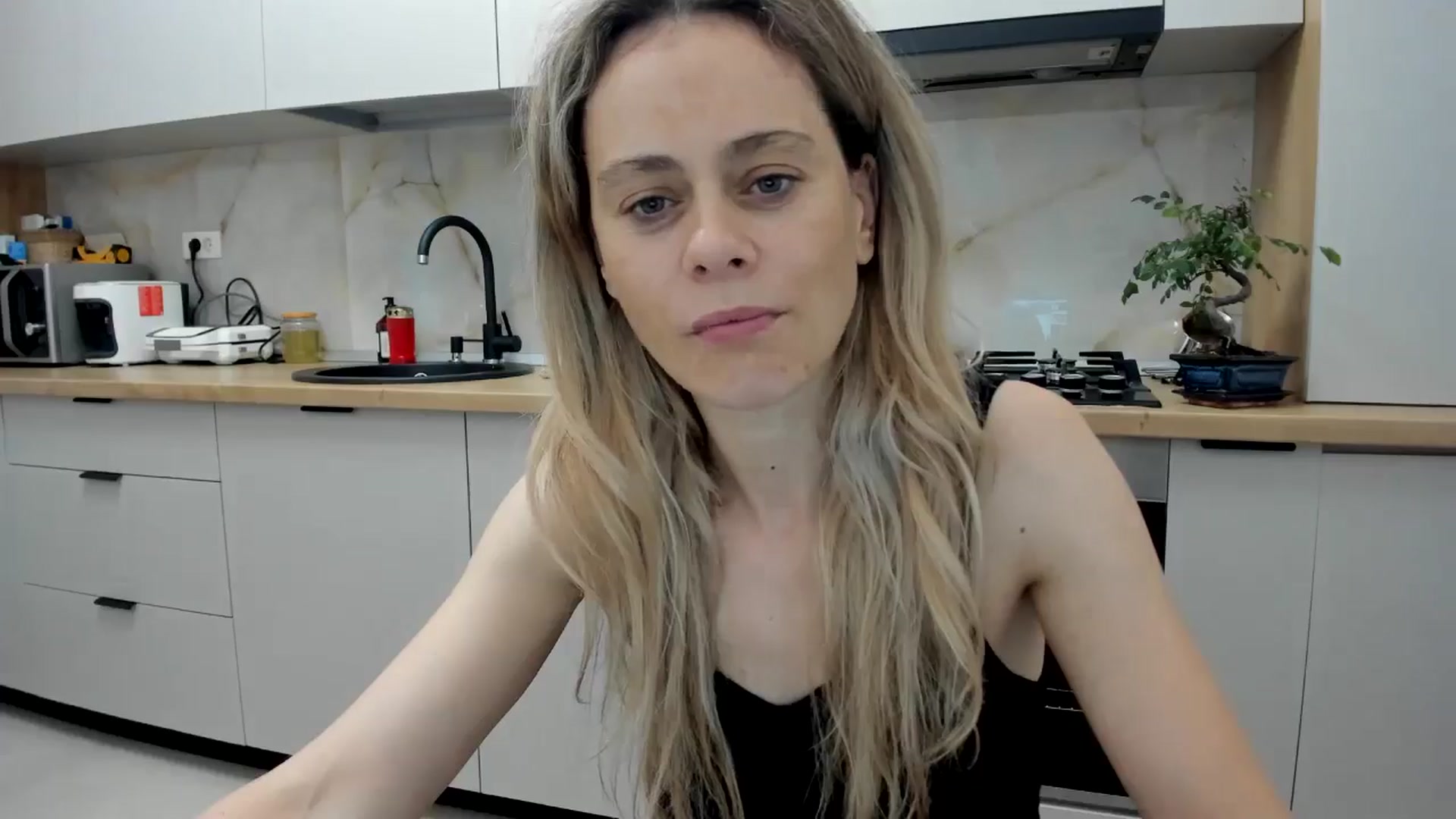 Gallery image thumbnail from DebbyPaige's myfreecams stream on, 06/24/2024, 22:42 image 14 of 20
