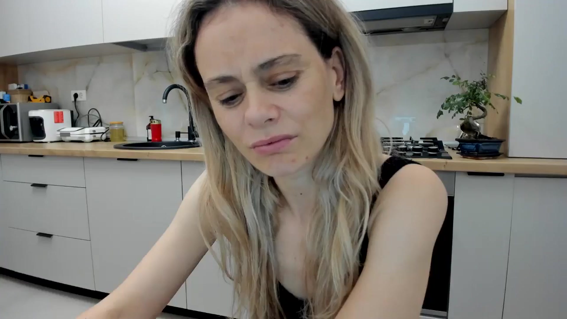 Gallery image thumbnail from DebbyPaige's myfreecams stream on, 06/24/2024, 22:42 image 12 of 20