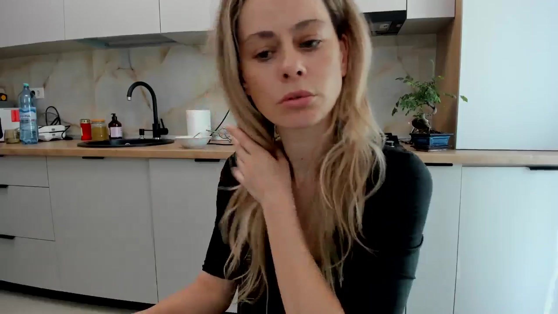 Gallery image thumbnail from DebbyPaige's myfreecams stream on, 06/25/2024, 14:28 image 6 of 20