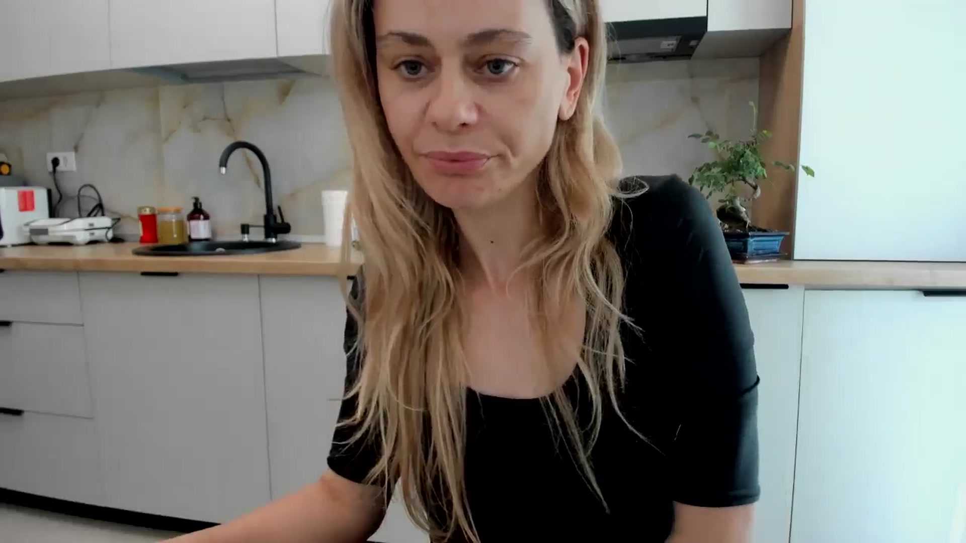 Gallery image thumbnail from DebbyPaige's myfreecams stream on, 06/25/2024, 14:28 image 12 of 20