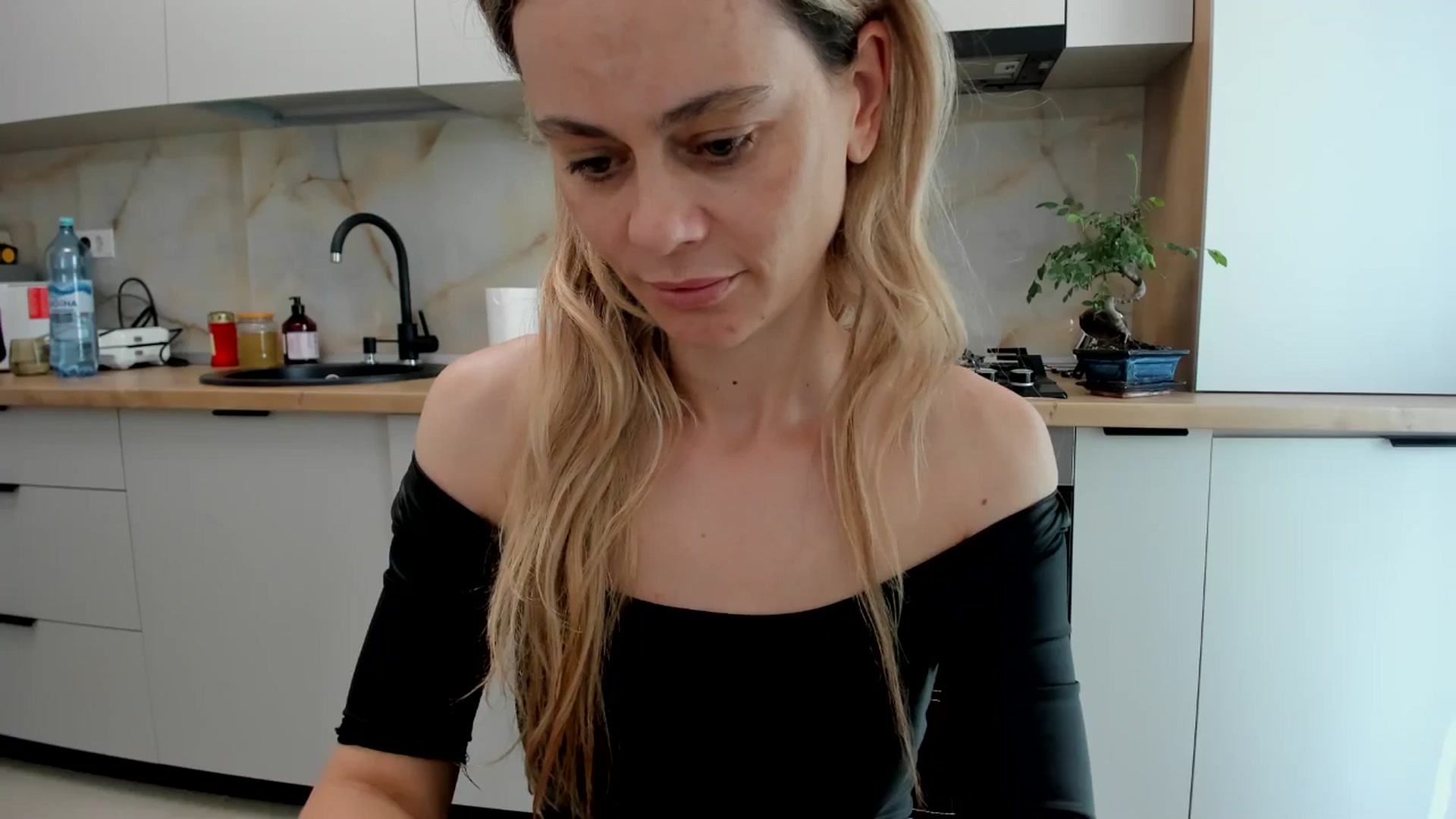 Gallery image thumbnail from DebbyPaige's myfreecams stream on, 06/25/2024, 14:28 image 9 of 20