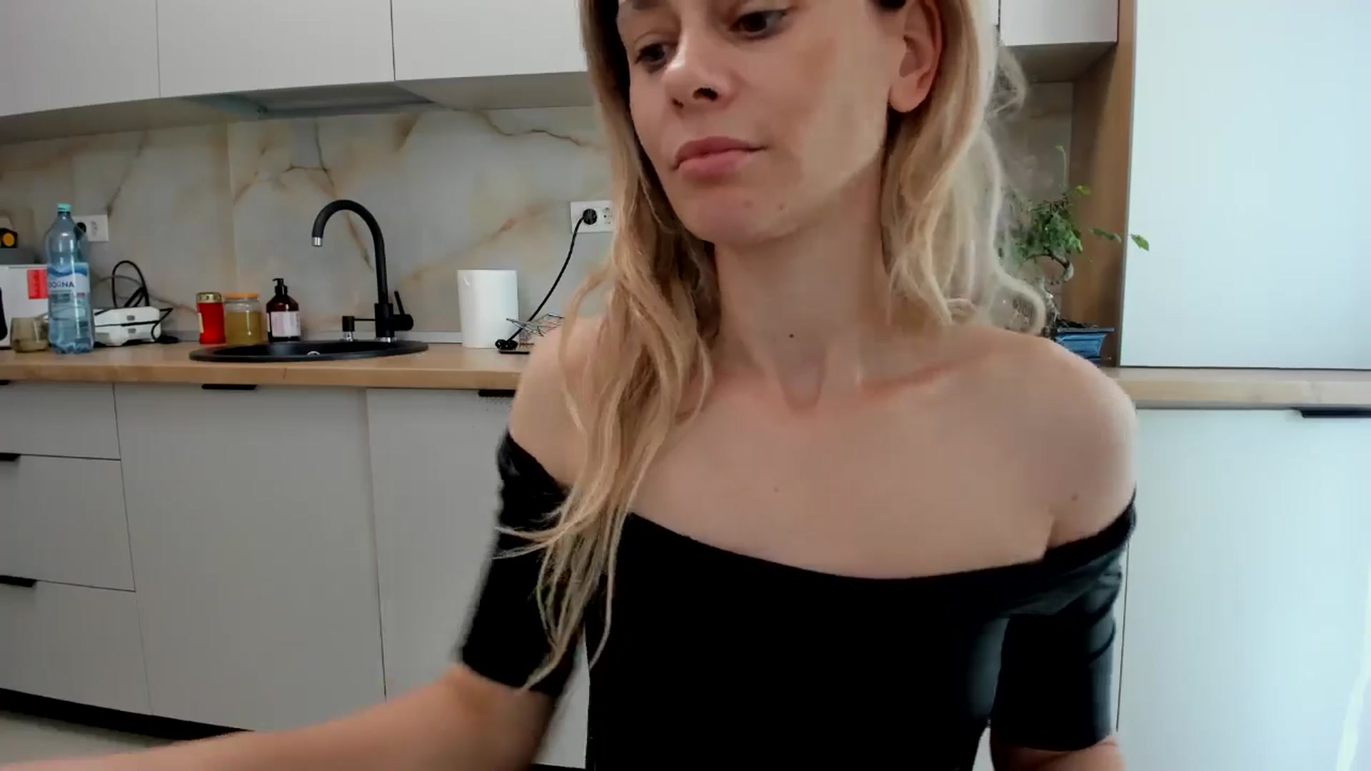 Gallery image thumbnail from DebbyPaige's myfreecams stream on, 06/25/2024, 14:28 image 8 of 20