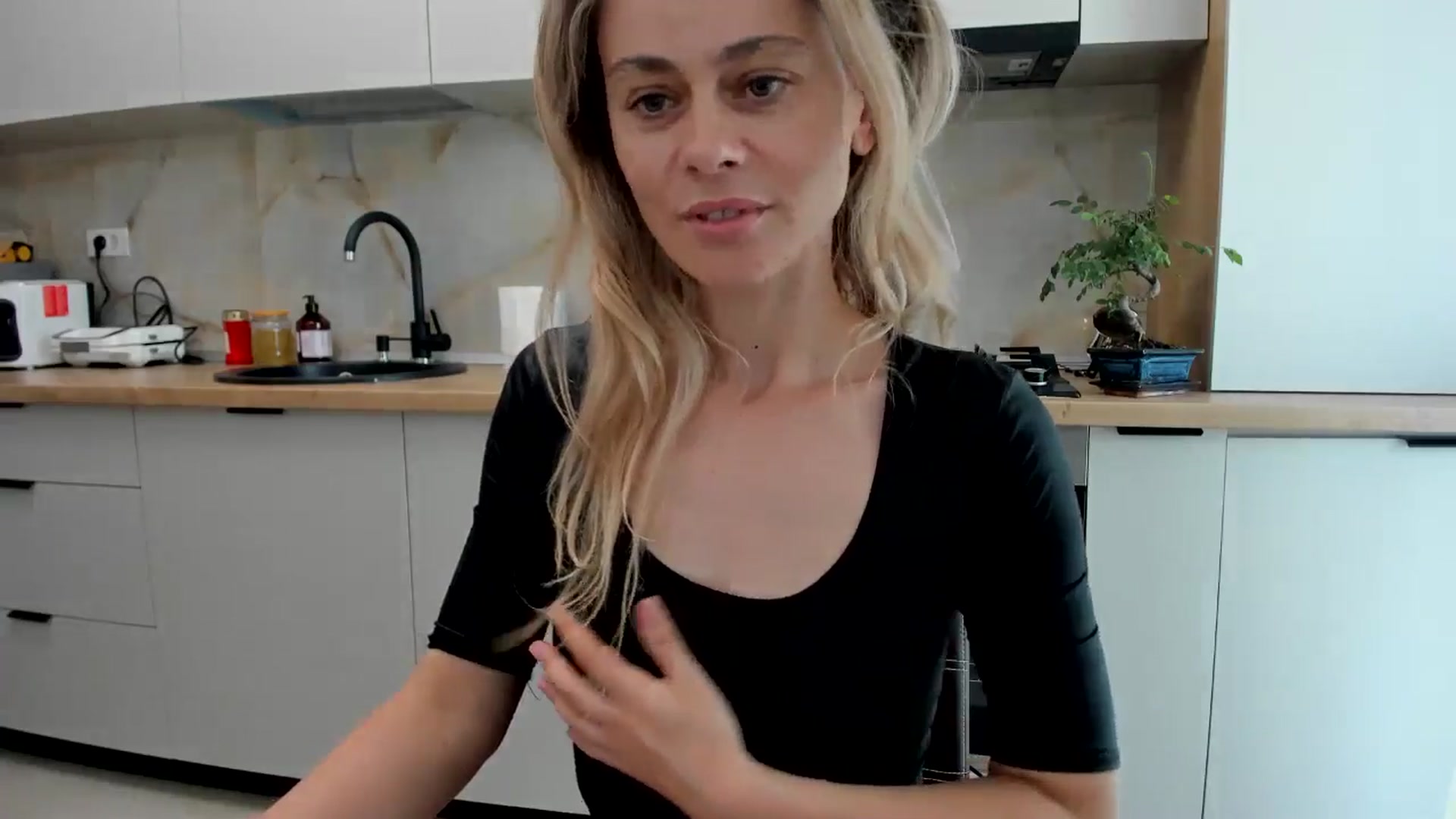 Gallery image thumbnail from DebbyPaige's myfreecams stream on, 06/25/2024, 14:28 image 14 of 20