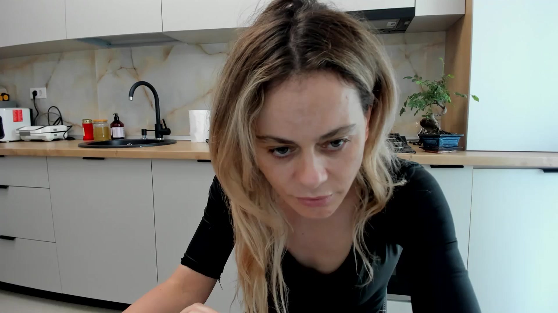 Gallery image thumbnail from DebbyPaige's myfreecams stream on, 06/25/2024, 14:28 image 15 of 20