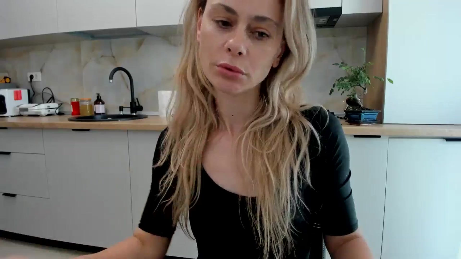 Gallery image thumbnail from DebbyPaige's myfreecams stream on, 06/25/2024, 14:28 image 13 of 20