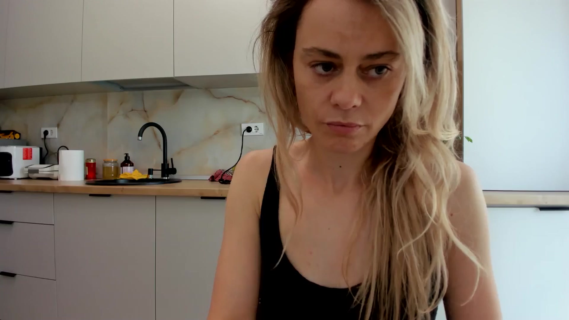 Gallery image thumbnail from DebbyPaige's myfreecams stream on, 06/26/2024, 12:05 image 6 of 20