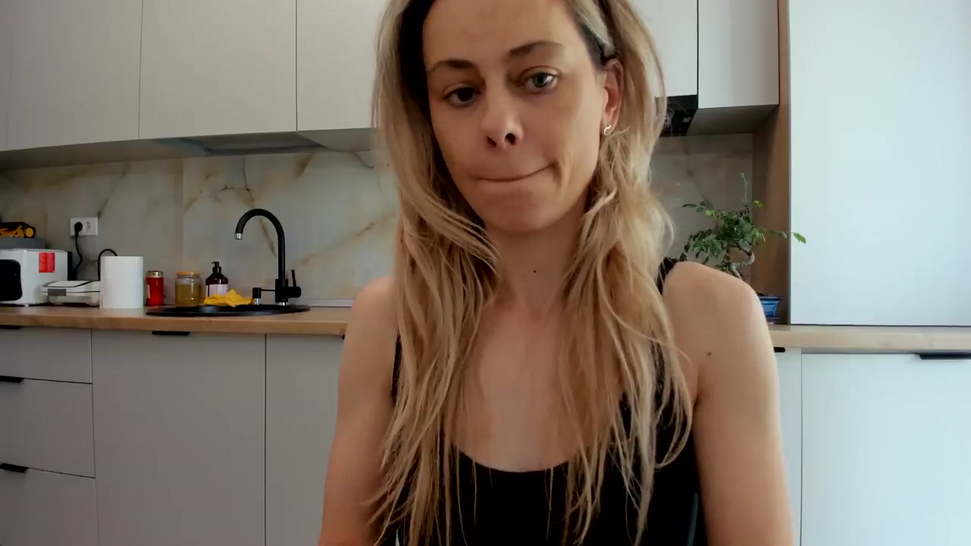 Gallery image thumbnail from DebbyPaige's myfreecams stream on, 06/26/2024, 12:05 image 3 of 20