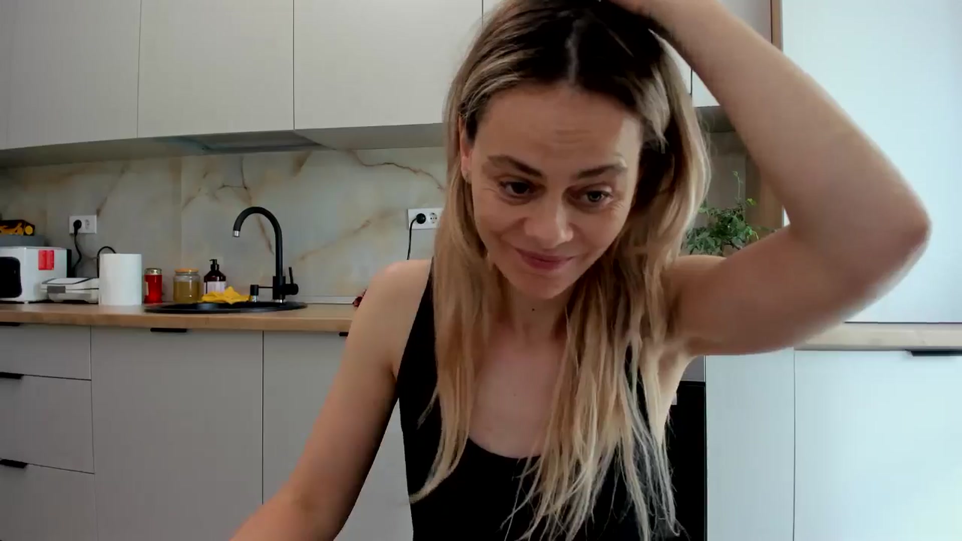 Gallery image thumbnail from DebbyPaige's myfreecams stream on, 06/26/2024, 12:05 image 11 of 20