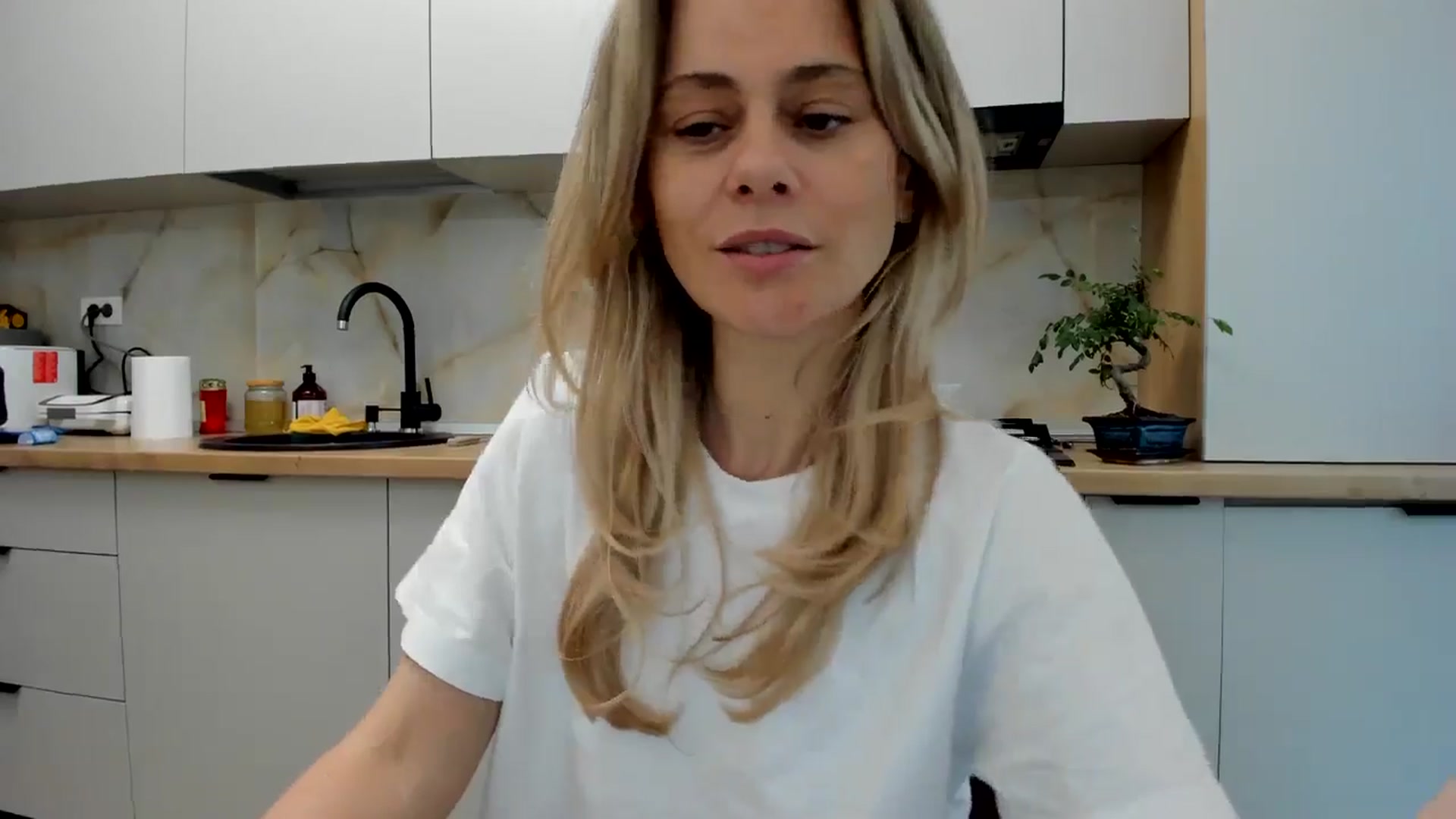 Gallery image thumbnail from DebbyPaige's myfreecams stream on, 06/26/2024, 18:53 image 5 of 20