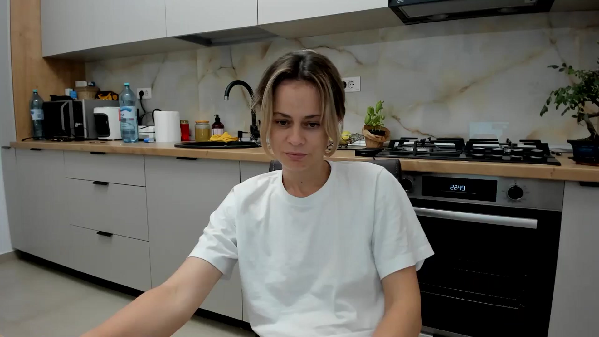 Gallery image thumbnail from DebbyPaige's myfreecams stream on, 06/26/2024, 19:53 image 19 of 20