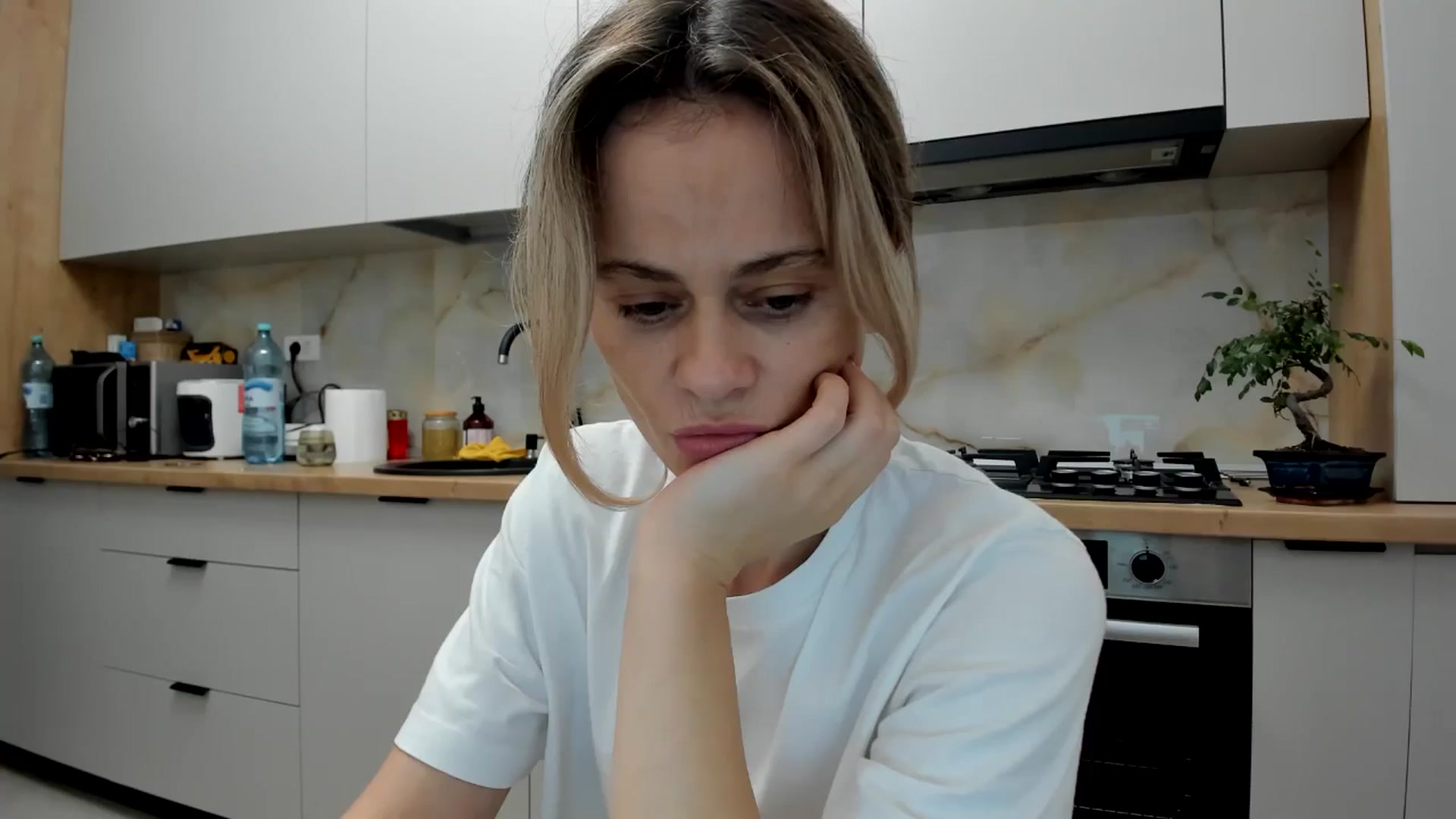 Gallery image thumbnail from DebbyPaige's myfreecams stream on, 06/26/2024, 19:53 image 8 of 20