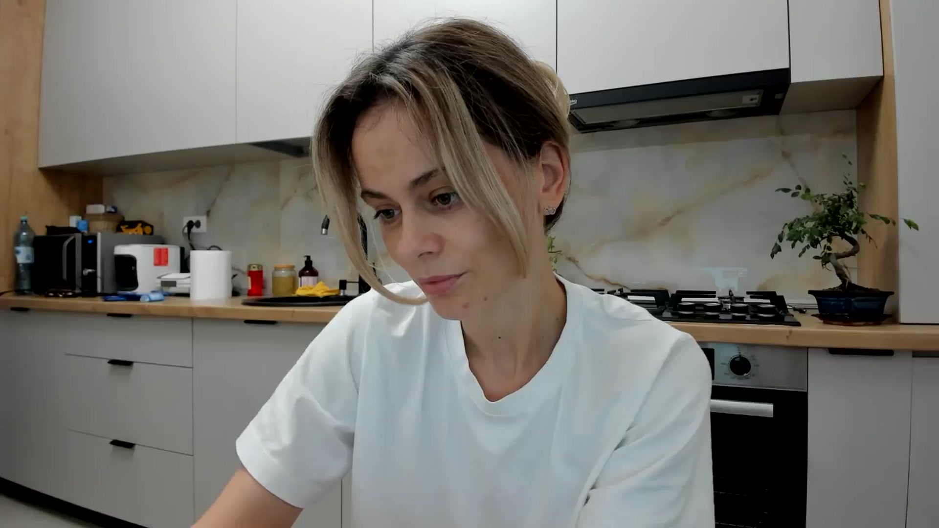 Gallery image thumbnail from DebbyPaige's myfreecams stream on, 06/26/2024, 19:53 image 3 of 20