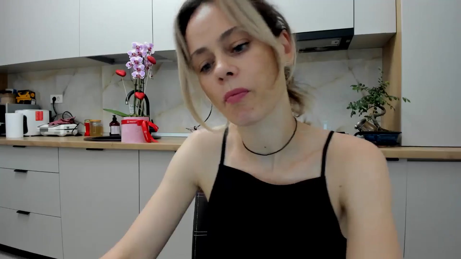 Gallery image thumbnail from DebbyPaige's myfreecams stream on, 06/27/2024, 20:03 image 9 of 20