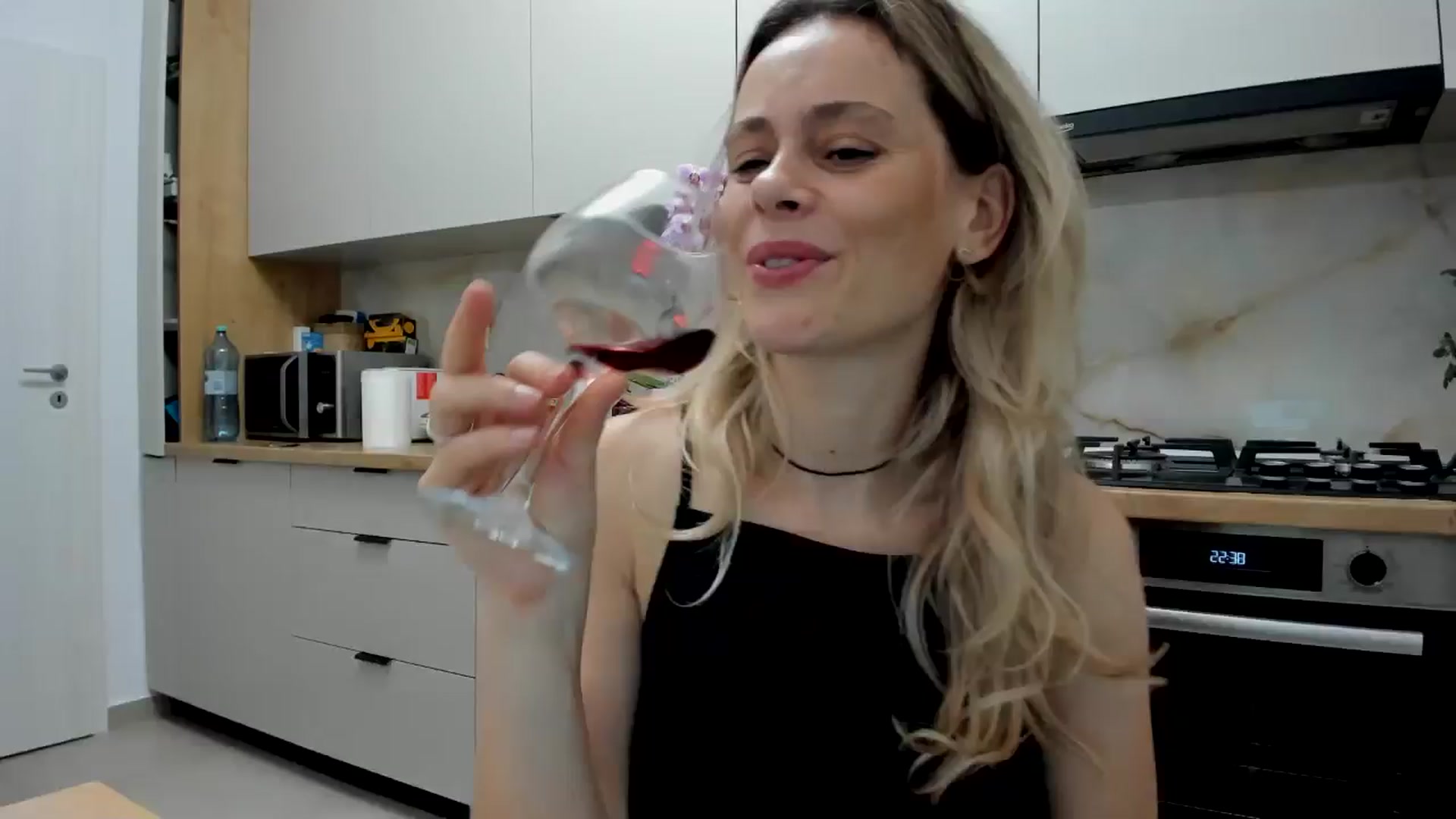 Gallery image thumbnail from DebbyPaige's myfreecams stream on, 06/27/2024, 20:03 image 17 of 20