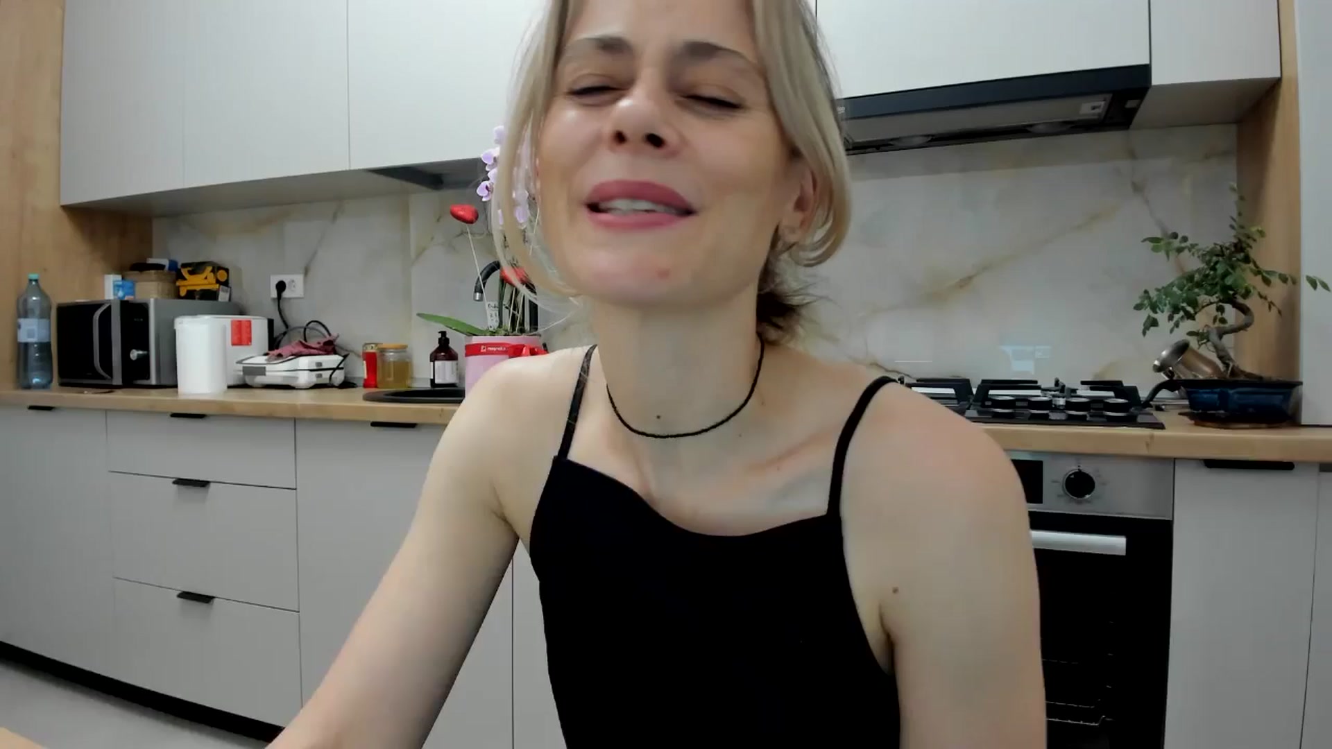 Gallery image thumbnail from DebbyPaige's myfreecams stream on, 06/27/2024, 20:03 image 15 of 20
