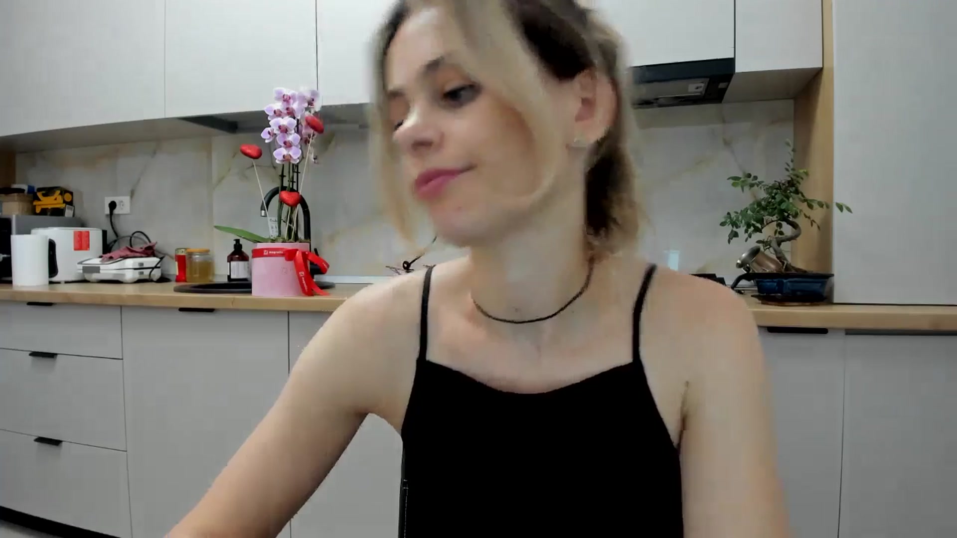 Gallery image thumbnail from DebbyPaige's myfreecams stream on, 06/27/2024, 20:03 image 10 of 20