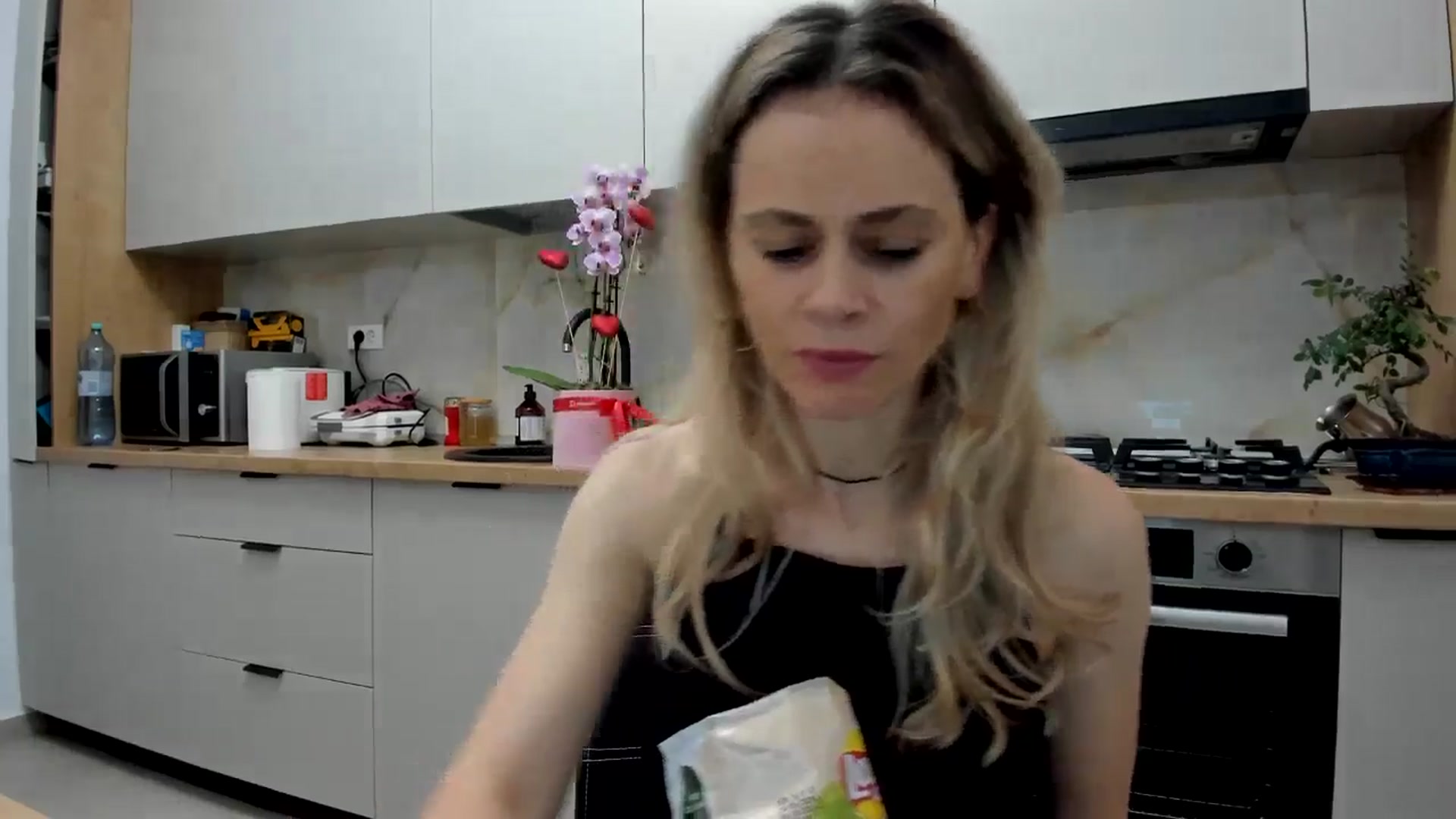 Gallery image thumbnail from DebbyPaige's myfreecams stream on, 06/27/2024, 20:03 image 18 of 20