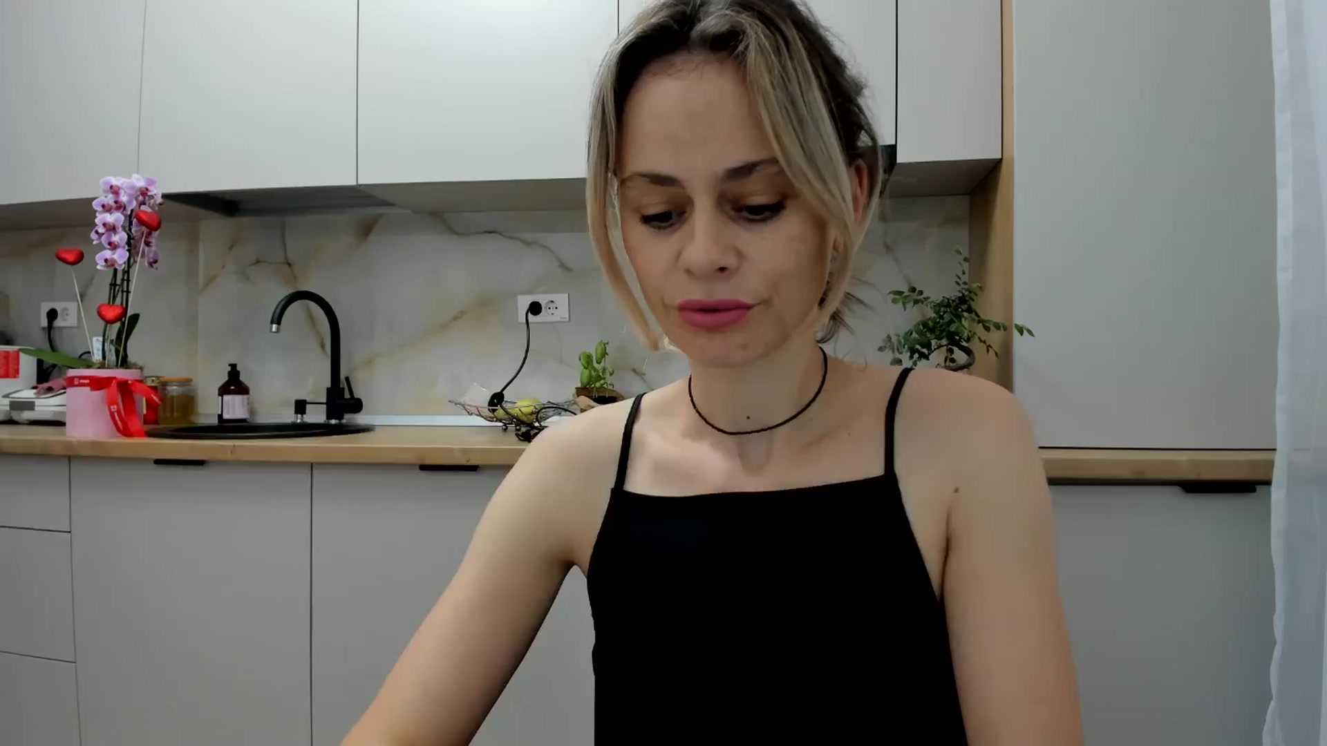 Gallery image thumbnail from DebbyPaige's myfreecams stream on, 06/27/2024, 20:03 image 1 of 20