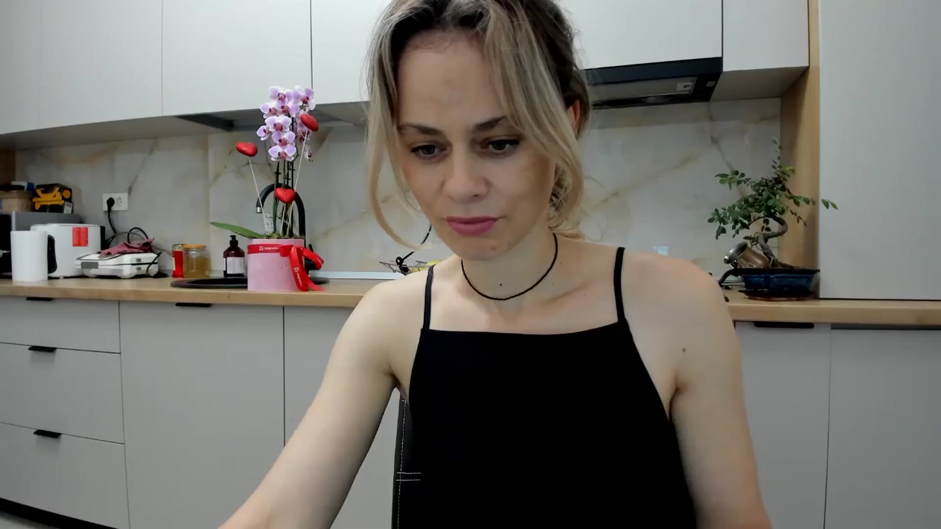 Gallery image thumbnail from DebbyPaige's myfreecams stream on, 06/27/2024, 20:03 image 11 of 20