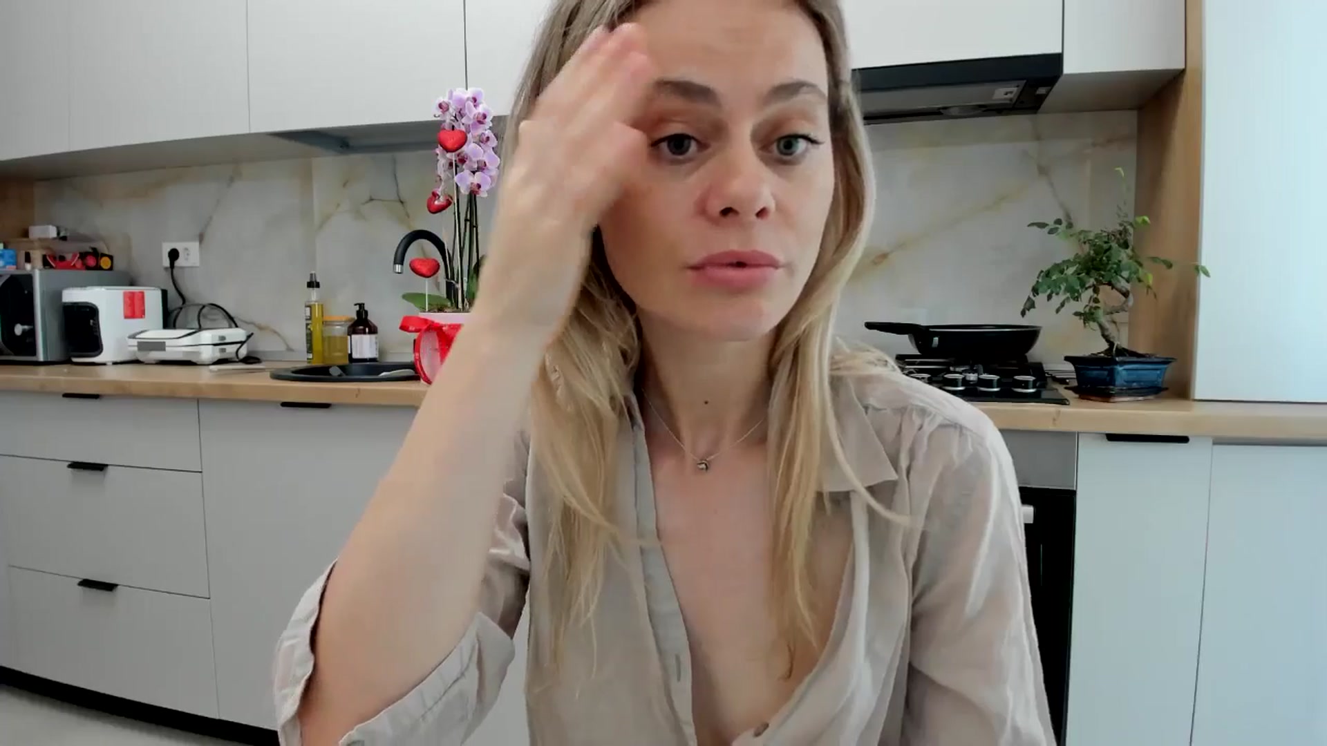 Gallery image thumbnail from DebbyPaige's myfreecams stream on, 06/30/2024, 16:19 image 19 of 20