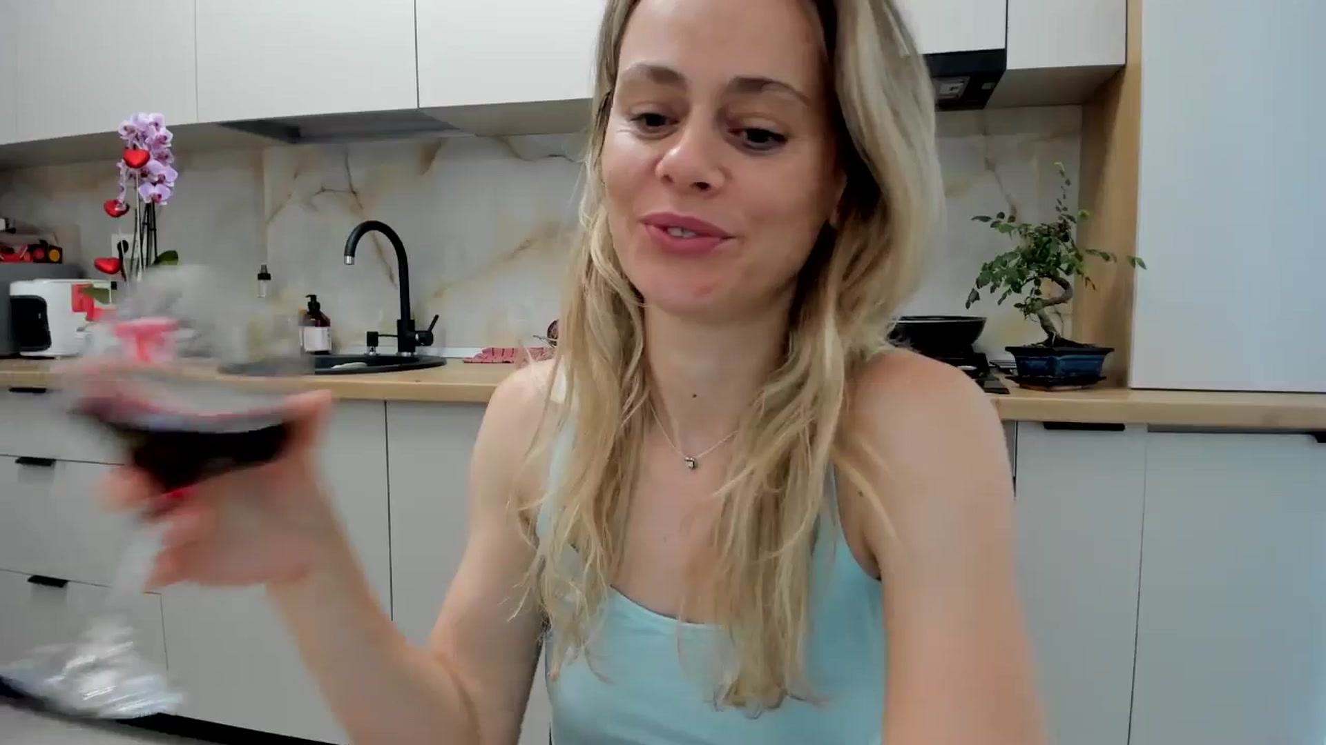 Gallery image thumbnail from DebbyPaige's myfreecams stream on, 06/30/2024, 18:22 image 5 of 20