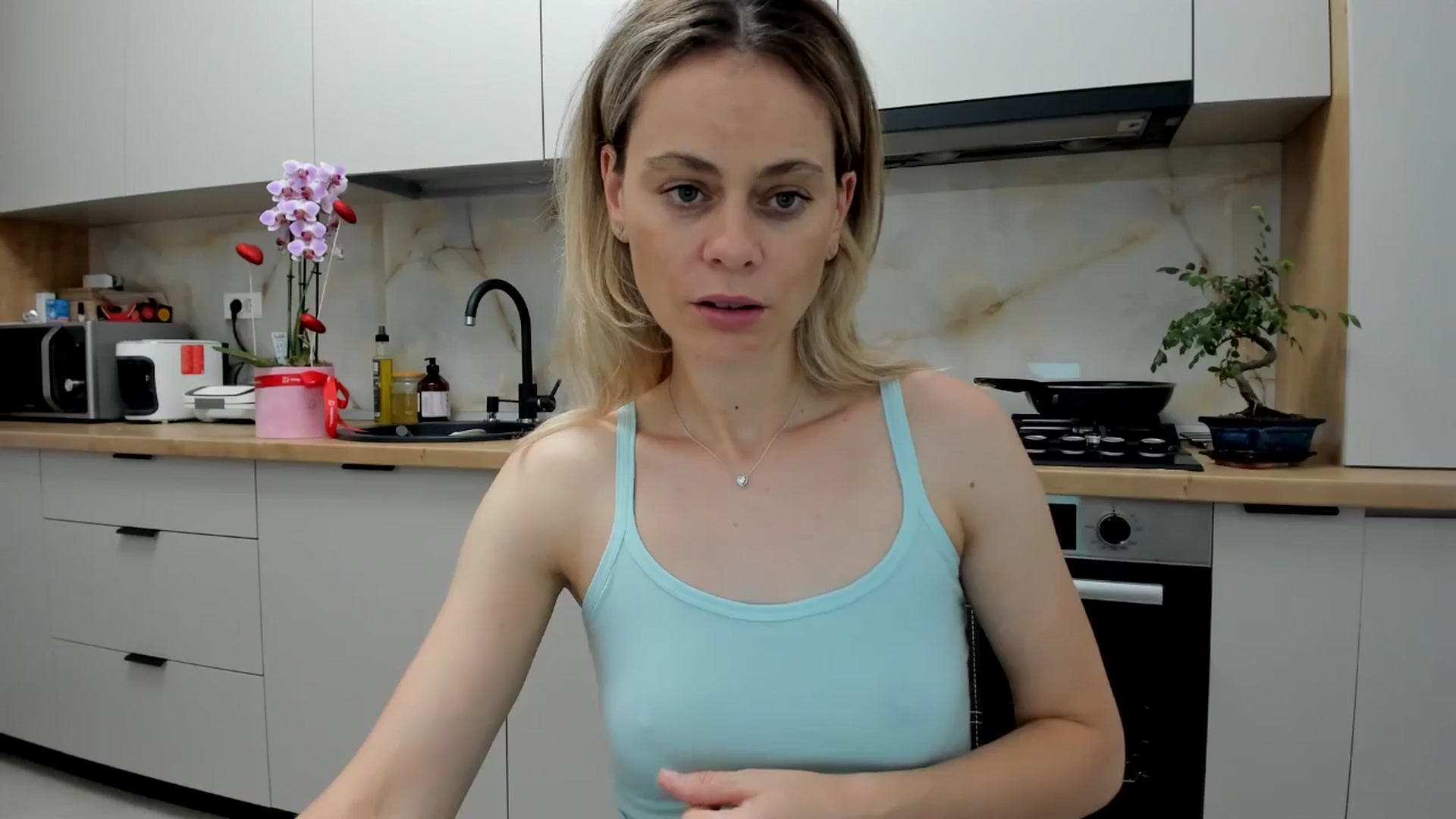 Gallery image thumbnail from DebbyPaige's myfreecams stream on, 06/30/2024, 18:22 image 16 of 20
