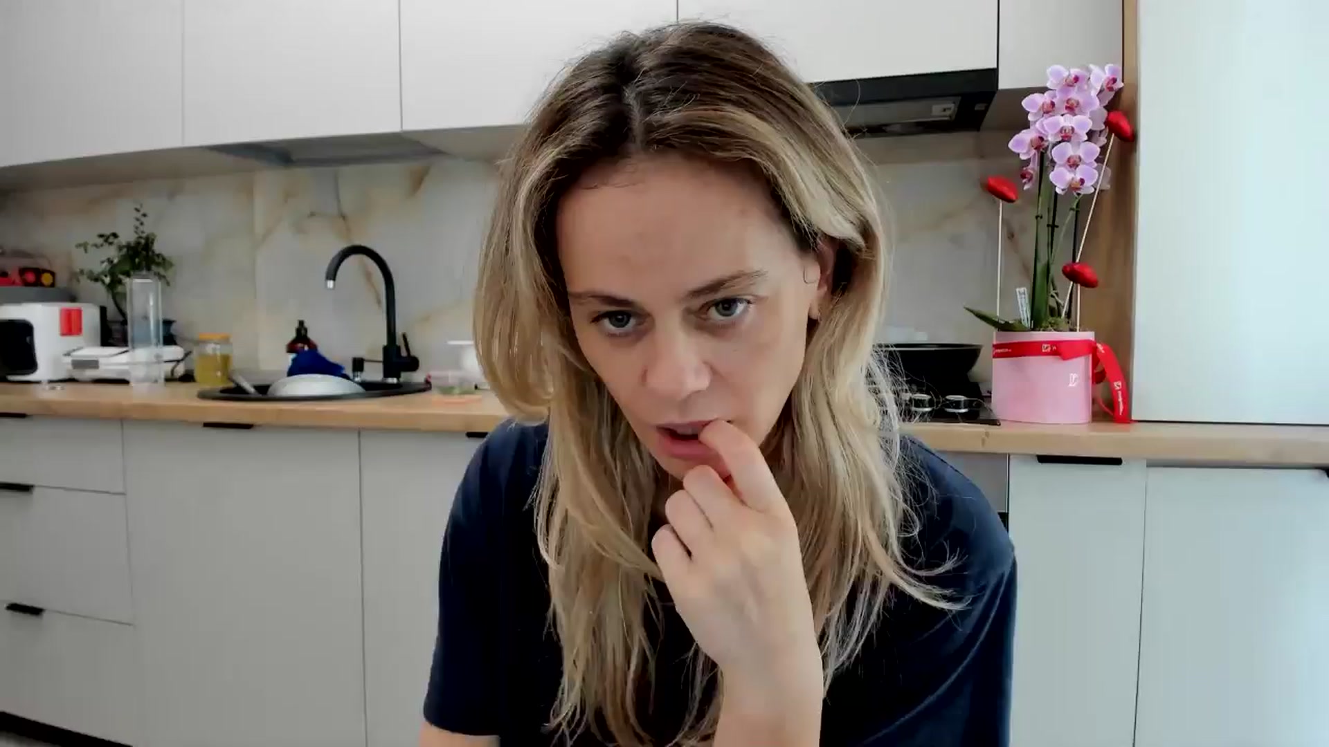 Gallery image thumbnail from DebbyPaige's myfreecams stream on, 07/01/2024, 18:16 image 1 of 20