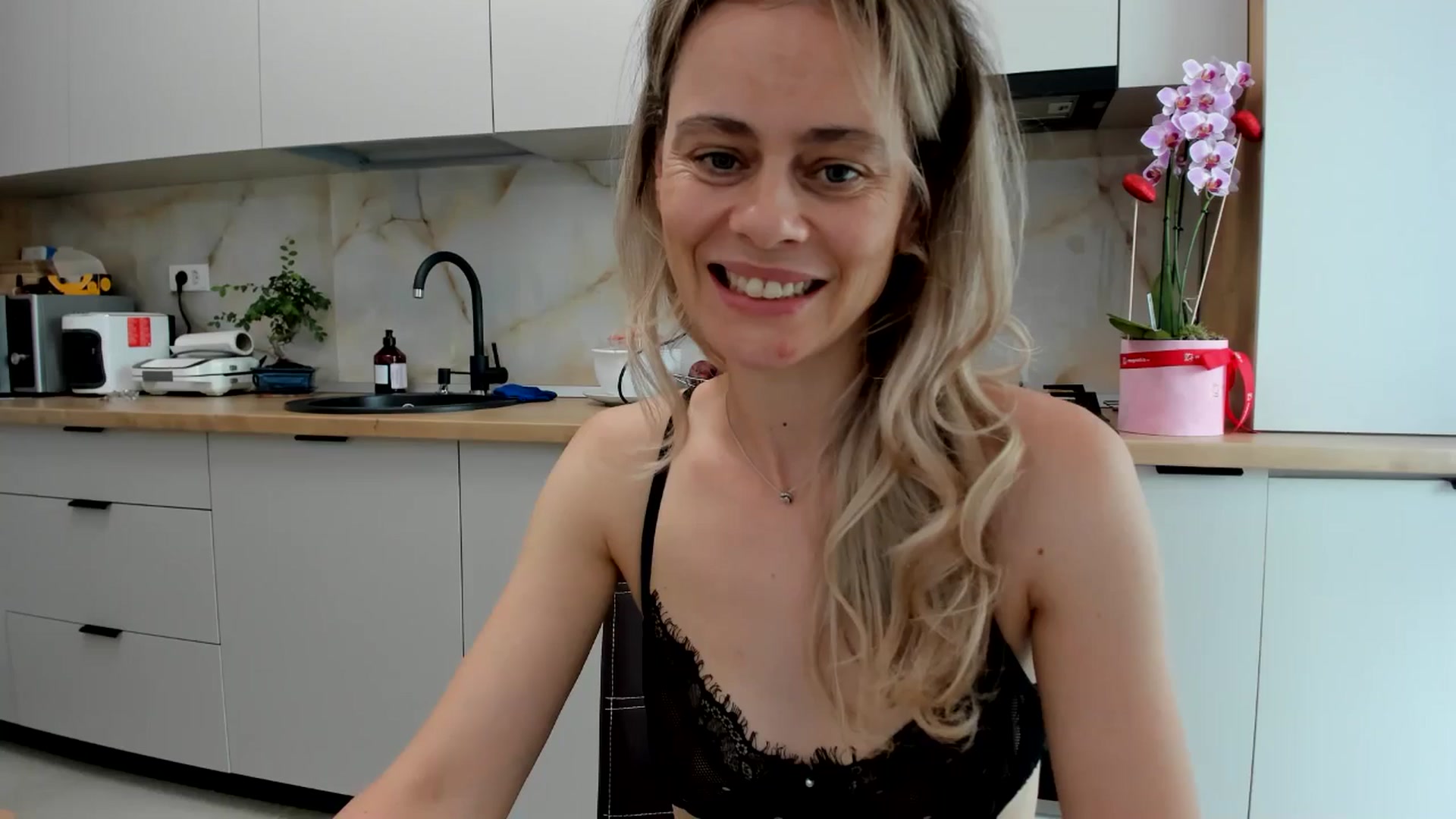 Gallery image thumbnail from DebbyPaige's myfreecams stream on, 07/03/2024, 13:12 image 17 of 20