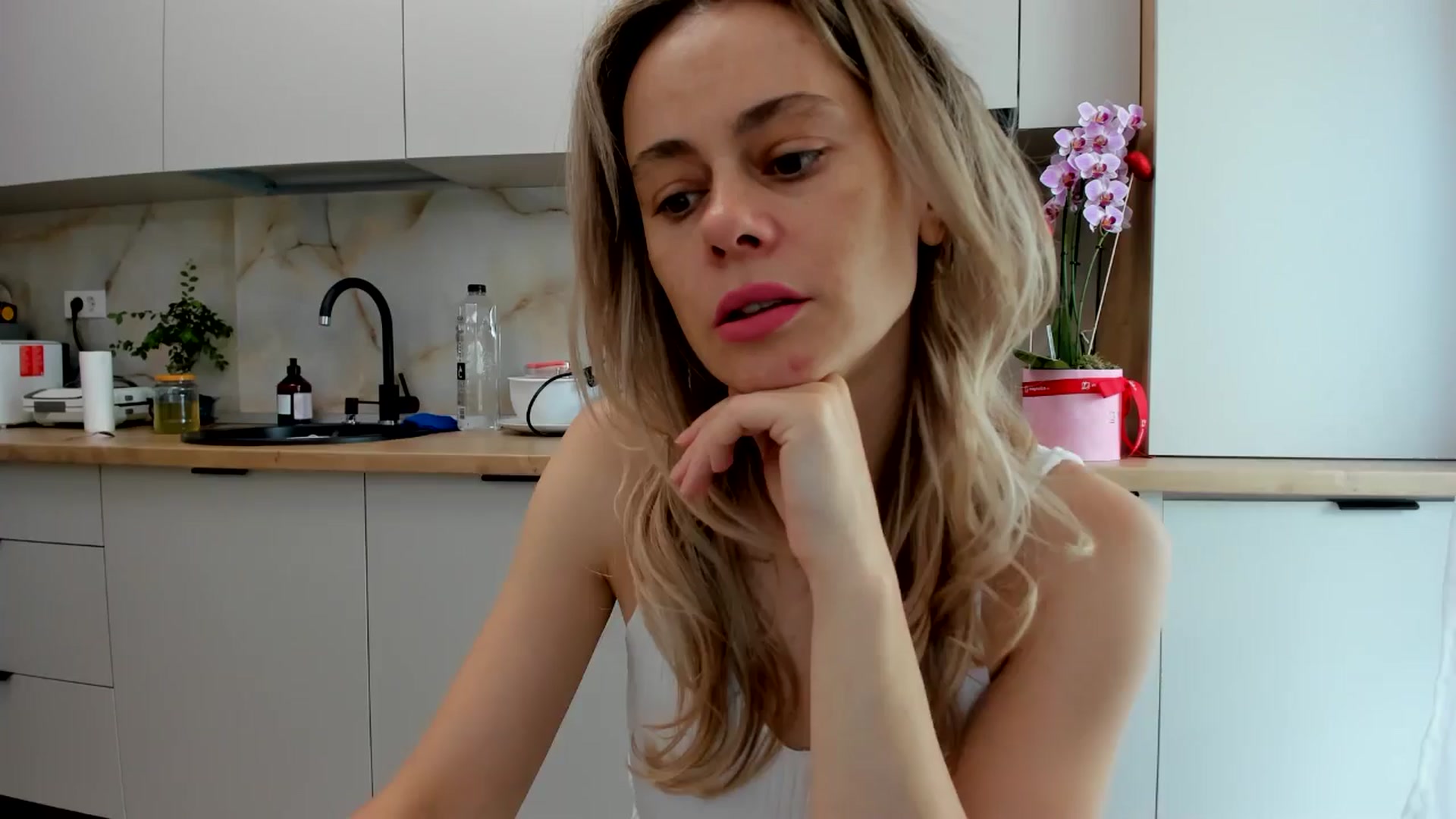 Gallery image thumbnail from DebbyPaige's myfreecams stream on, 07/05/2024, 10:43 image 3 of 20