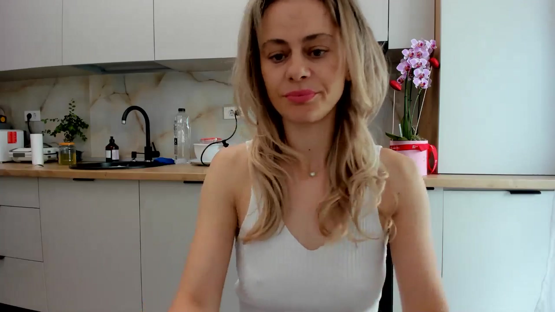 Gallery image thumbnail from DebbyPaige's myfreecams stream on, 07/05/2024, 10:43 image 5 of 20