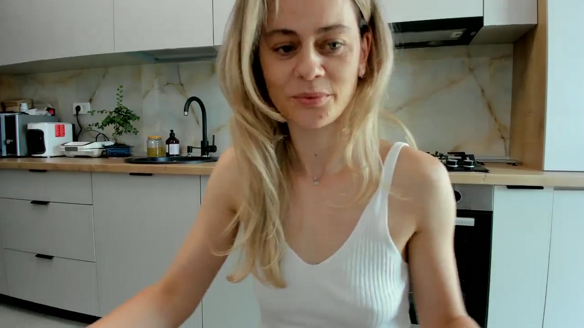 Gallery image thumbnail from DebbyPaige's myfreecams stream on, 07/12/2024, 08:30 image 17 of 20