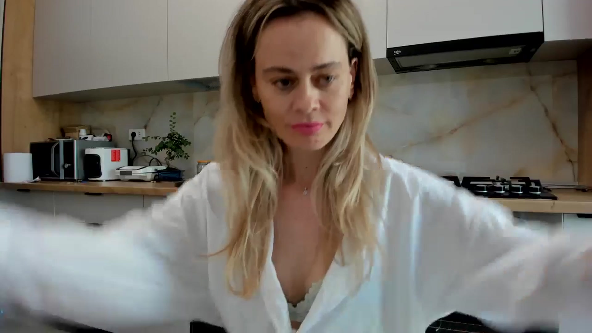 Gallery image thumbnail from DebbyPaige's myfreecams stream on, 07/12/2024, 10:21 image 16 of 20