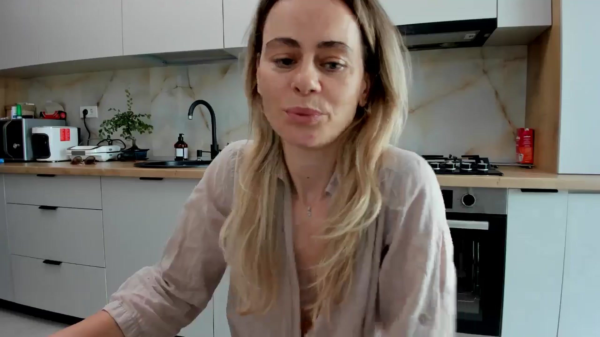 Gallery image thumbnail from DebbyPaige's myfreecams stream on, 07/16/2024, 11:19 image 3 of 20