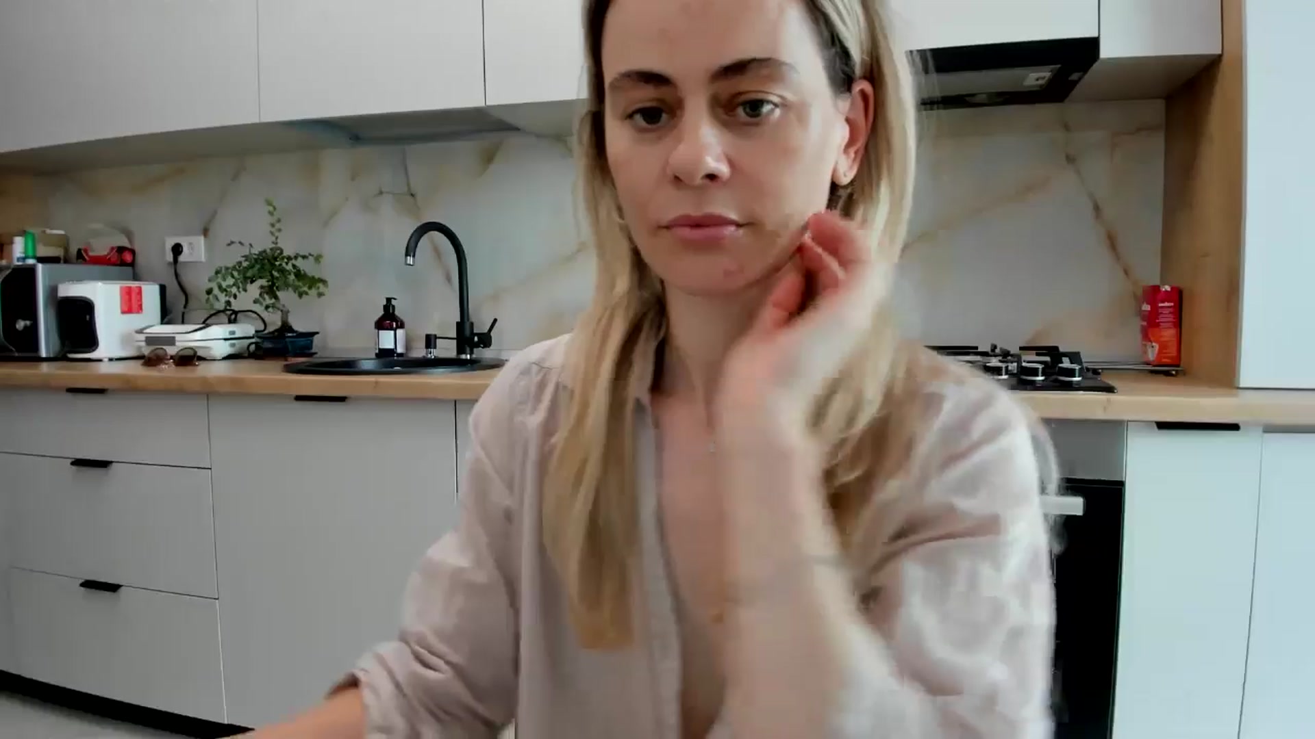 Gallery image thumbnail from DebbyPaige's myfreecams stream on, 07/16/2024, 11:19 image 19 of 20