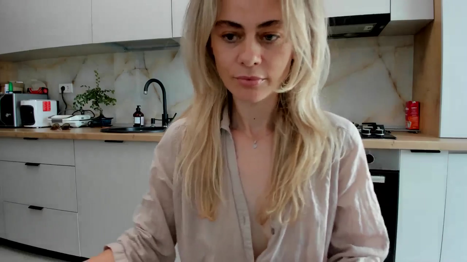 Gallery image thumbnail from DebbyPaige's myfreecams stream on, 07/16/2024, 11:19 image 15 of 20