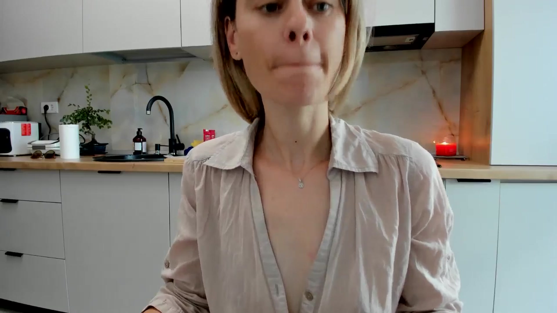 Gallery image thumbnail from DebbyPaige's myfreecams stream on, 07/16/2024, 15:28 image 5 of 20